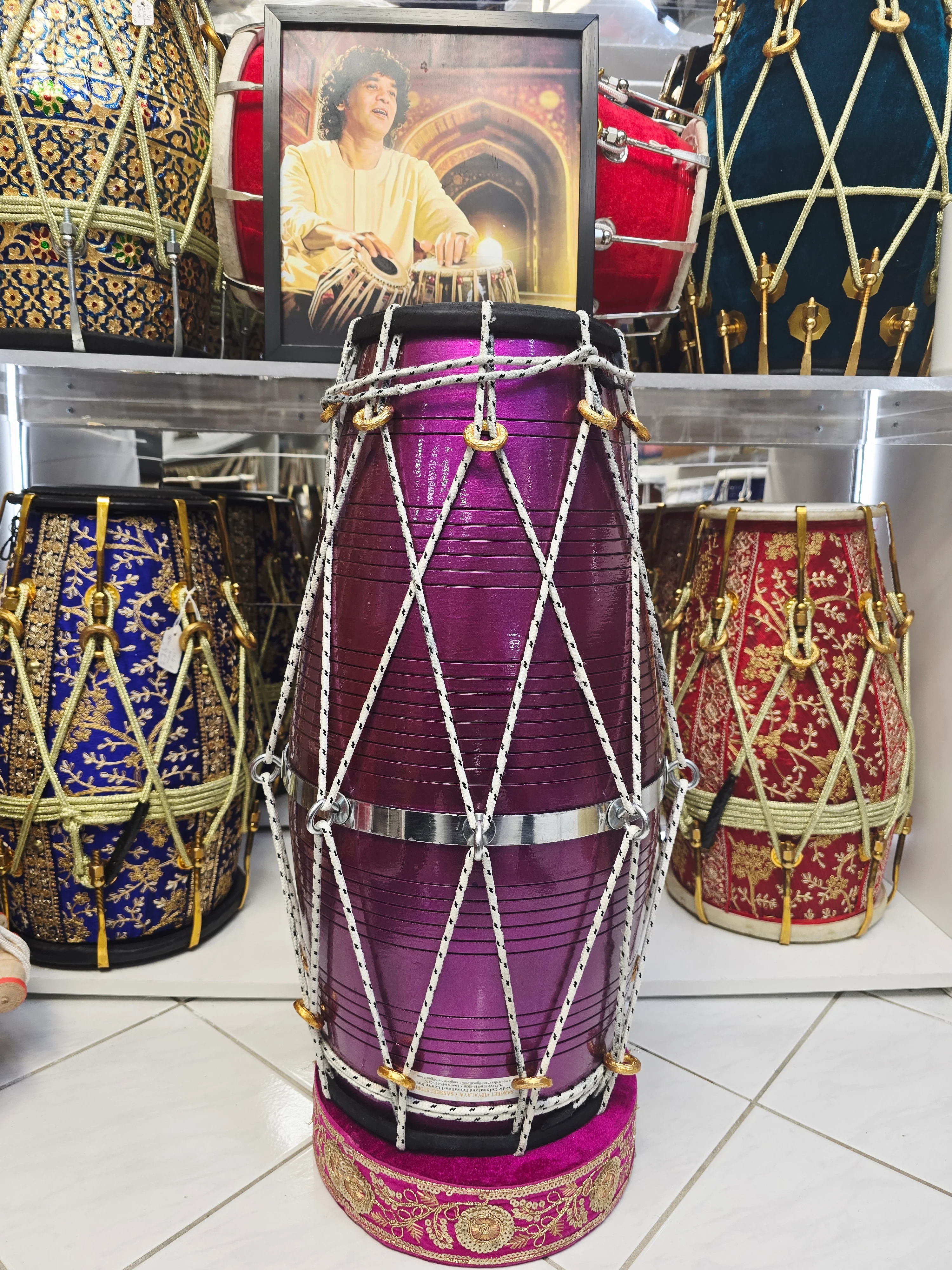 Amethyst Pulse – Lightweight West Indian Red Sheesham Dholak | 23″ Length | 11.2 lbs | Black Skins & Bright Responsive Tone *Very Minor Cosmetic Blemishes - Image 3