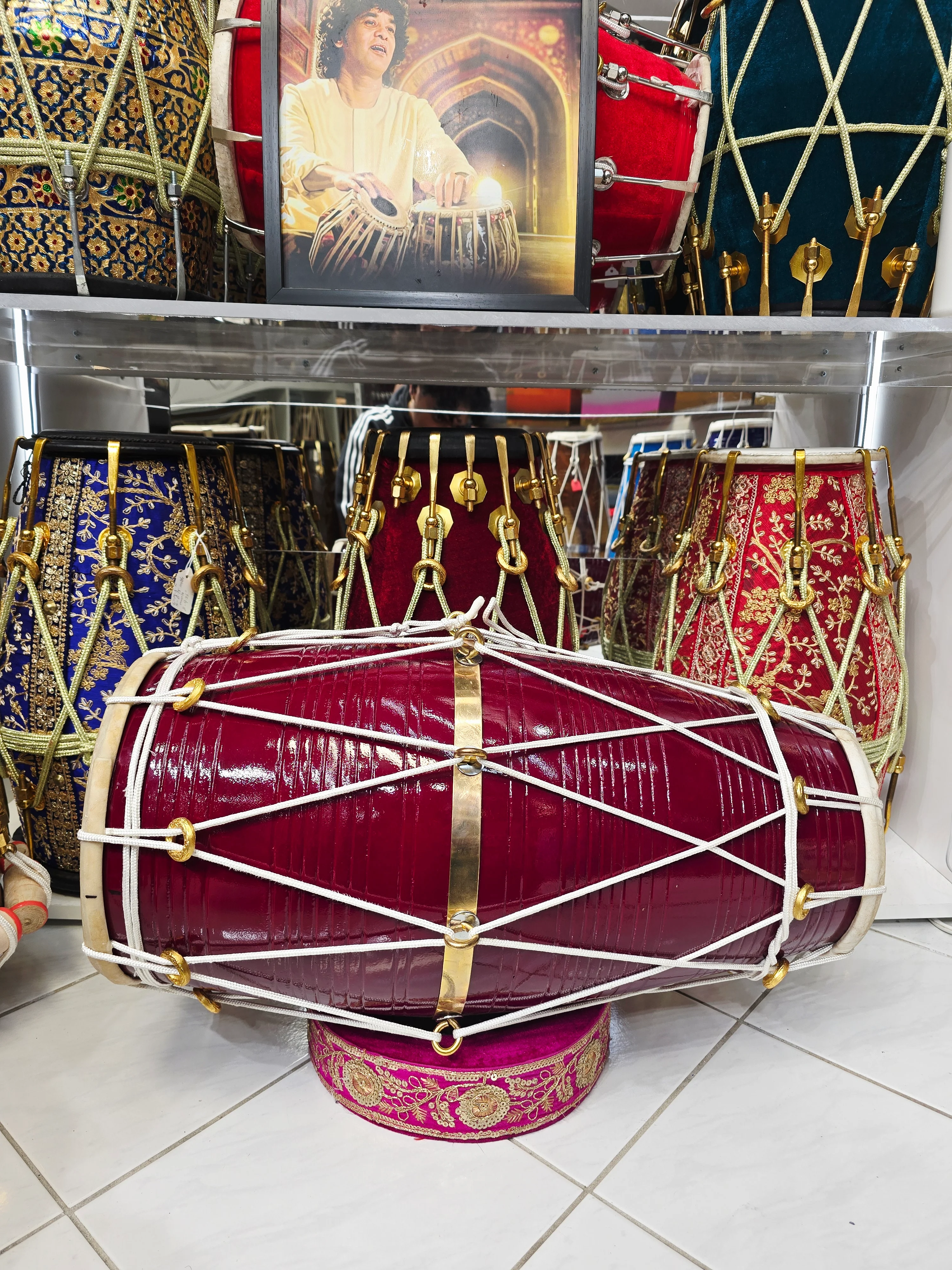 Crimson Relay – West Indian Dholak
23.25″ Length | 17.2 lbs Solid Red Sheesham | *Exceptional Tone *Minor Cosmetic Blemishes - Image 3