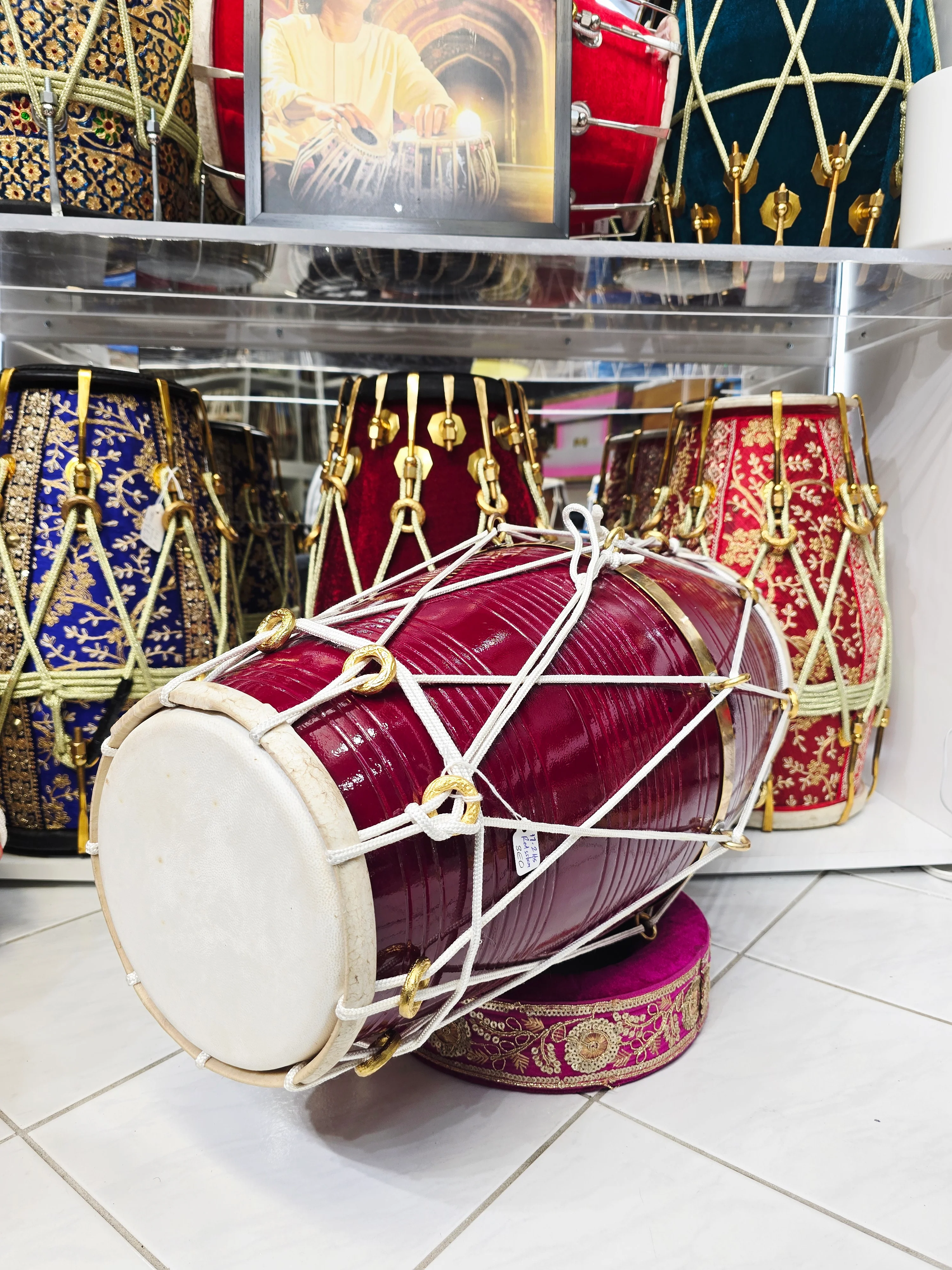 Crimson Relay – West Indian Dholak
23.25″ Length | 17.2 lbs Solid Red Sheesham | *Exceptional Tone *Minor Cosmetic Blemishes - Image 4