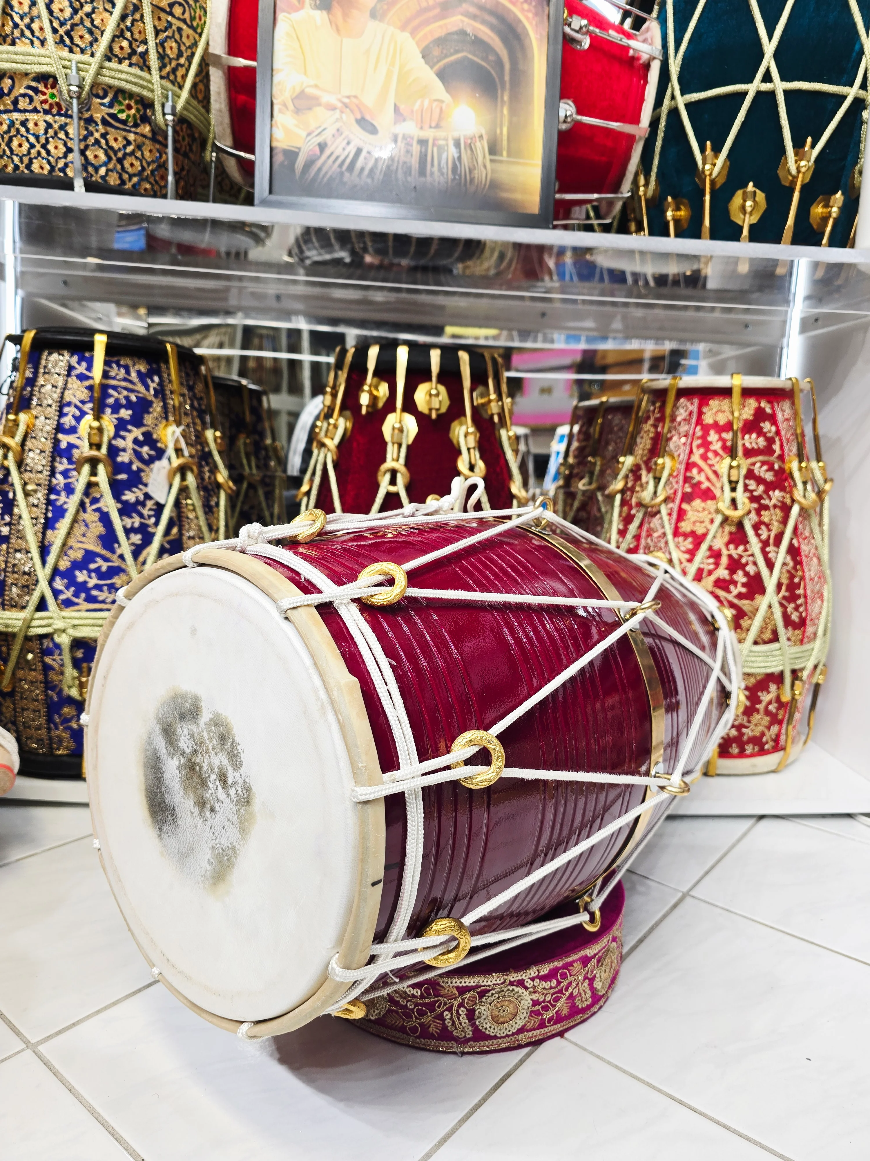 Crimson Relay – West Indian Dholak
23.25″ Length | 17.2 lbs Solid Red Sheesham | *Exceptional Tone *Minor Cosmetic Blemishes - Image 5