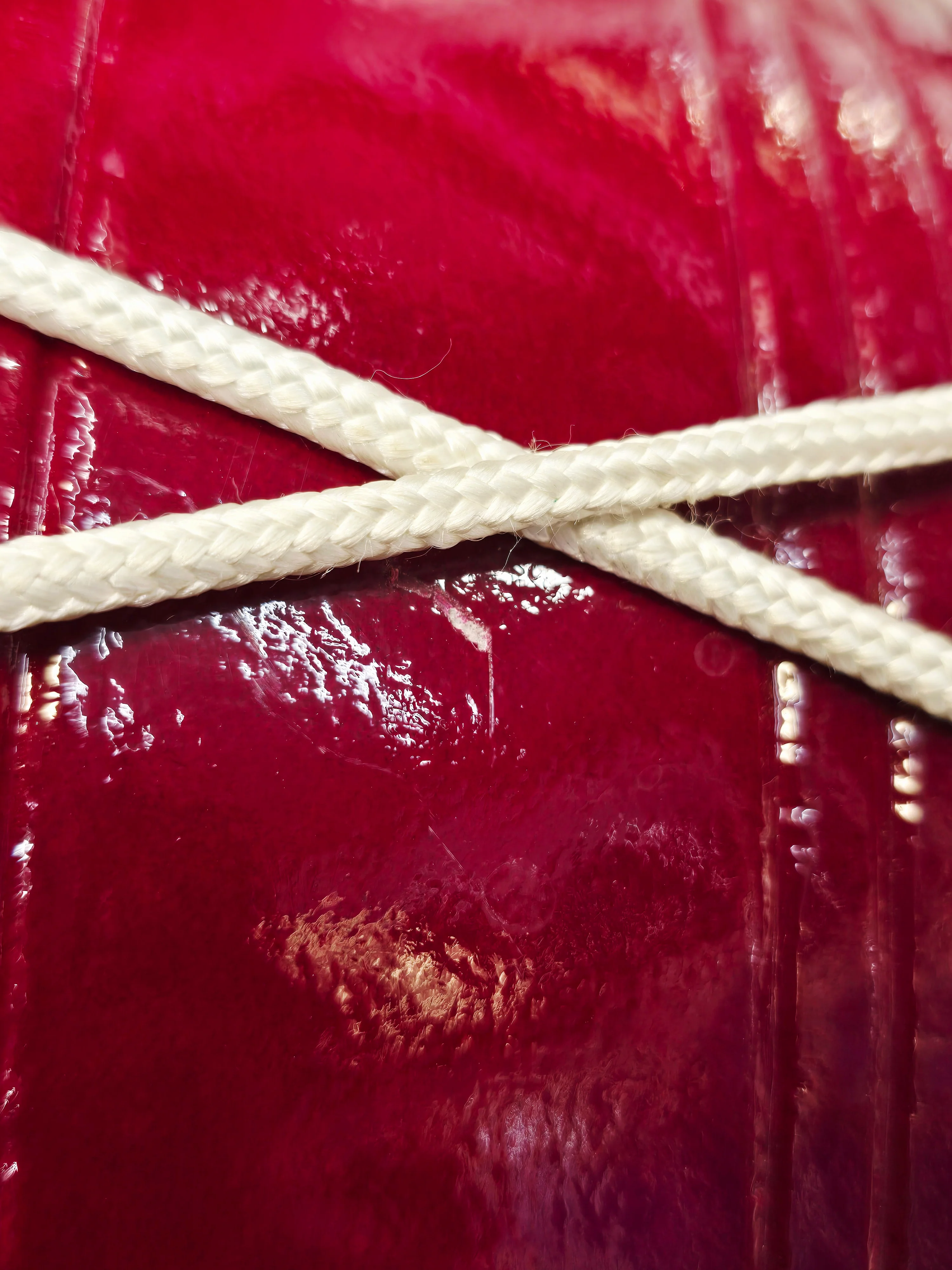 Crimson Relay – West Indian Dholak
23.25″ Length | 17.2 lbs Solid Red Sheesham | *Exceptional Tone *Minor Cosmetic Blemishes - Image 6