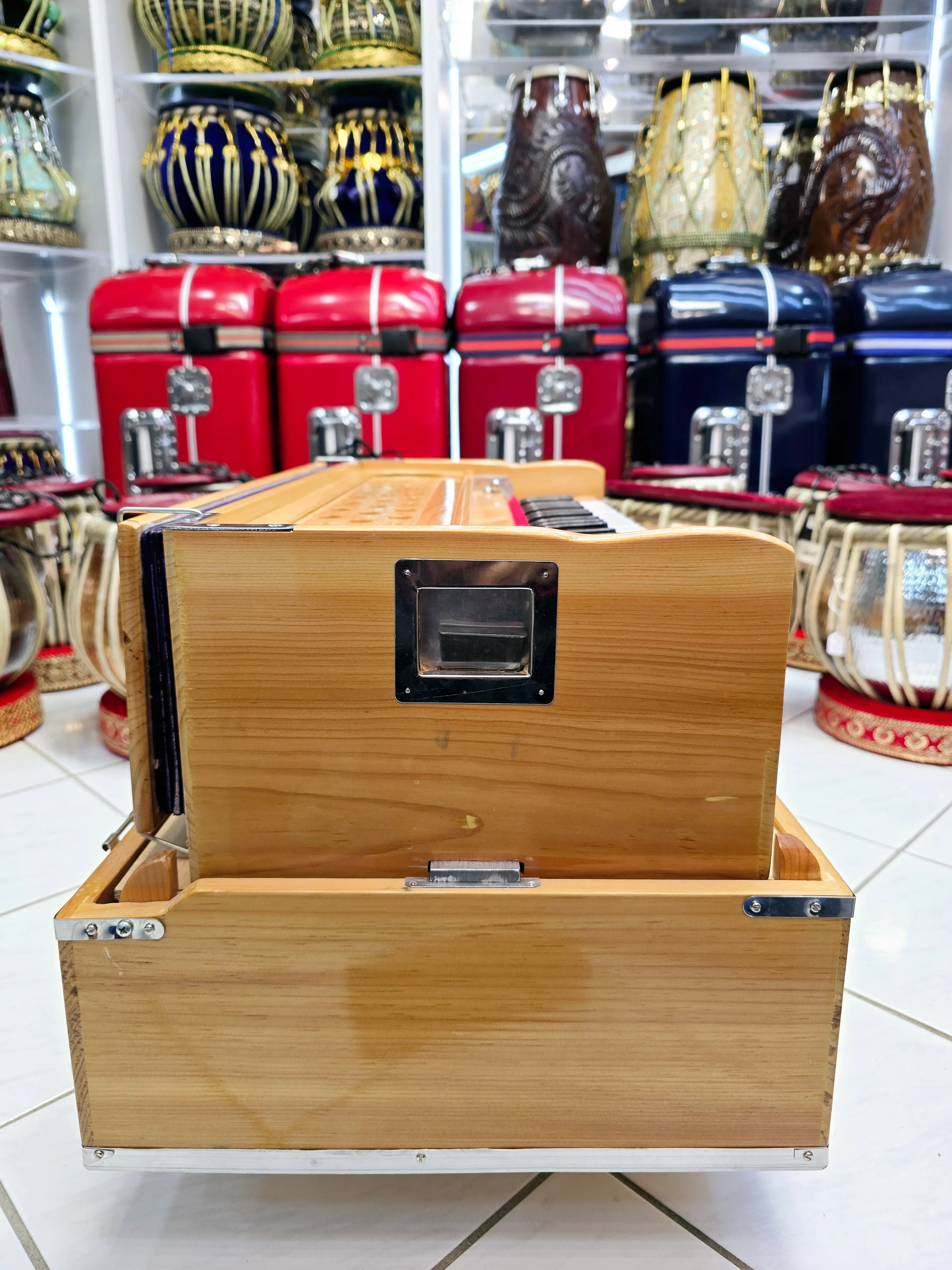 Ember Trekker Harmonium – Professional 2-Reed Traveller with LHC - Image 4