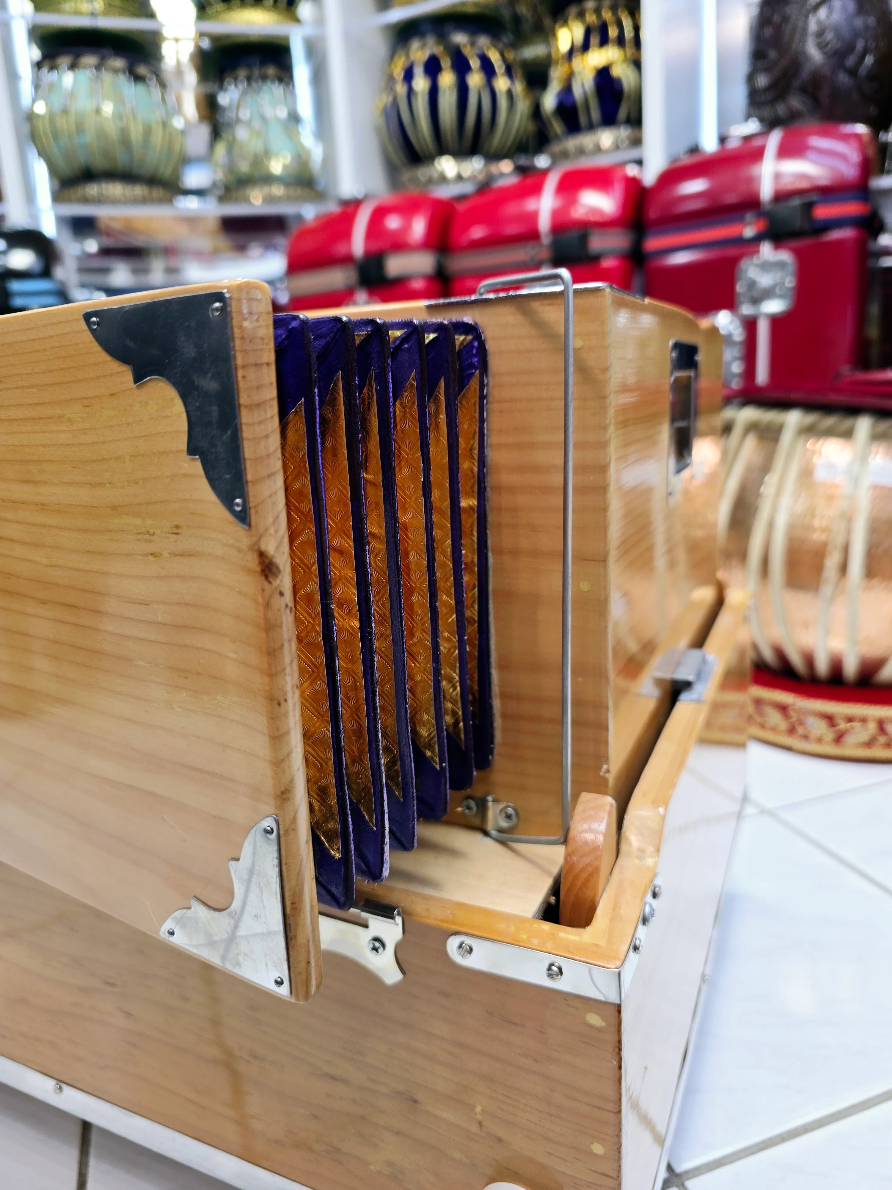 Ember Trekker Harmonium – Professional 2-Reed Traveller with LHC - Image 8