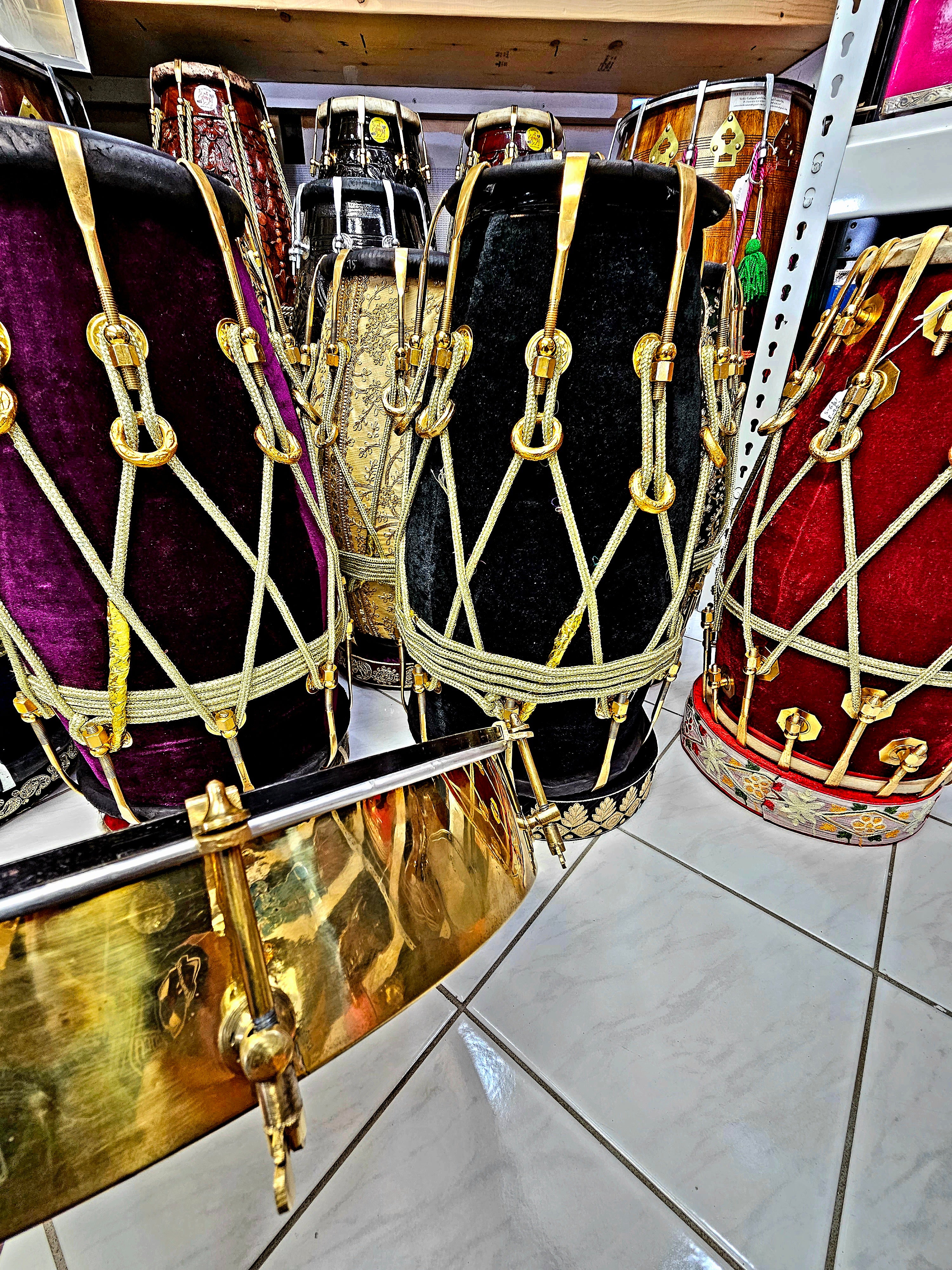 Golden Echo: 14" Tuneable Daffli - Resonance in Radiant Gold - Image 4