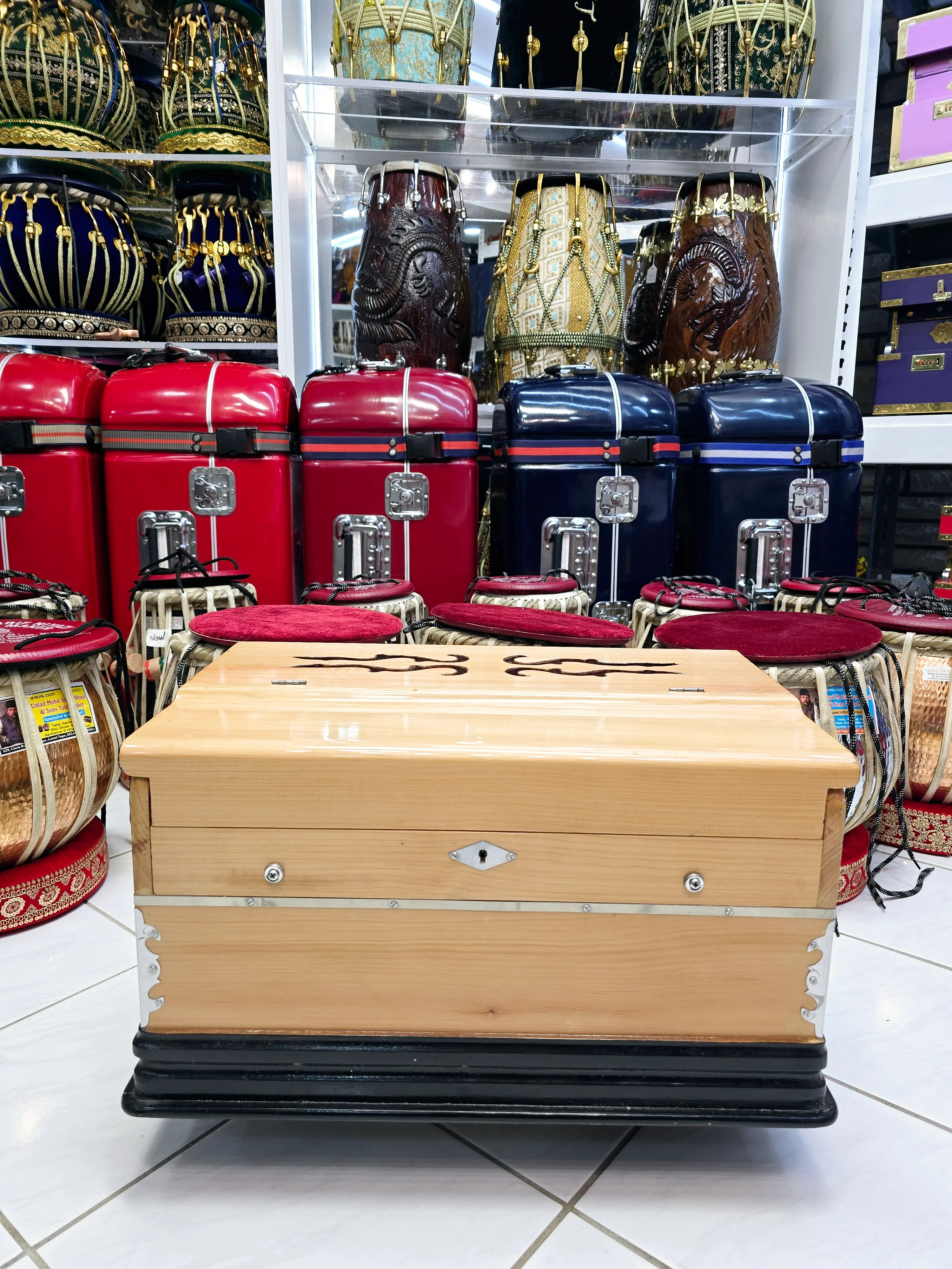 Harmony Echo: Compact Light Wood 32 Keys Semi-Pro Boxed Harmonium with Coupler (Without Stoppers) - Image 3