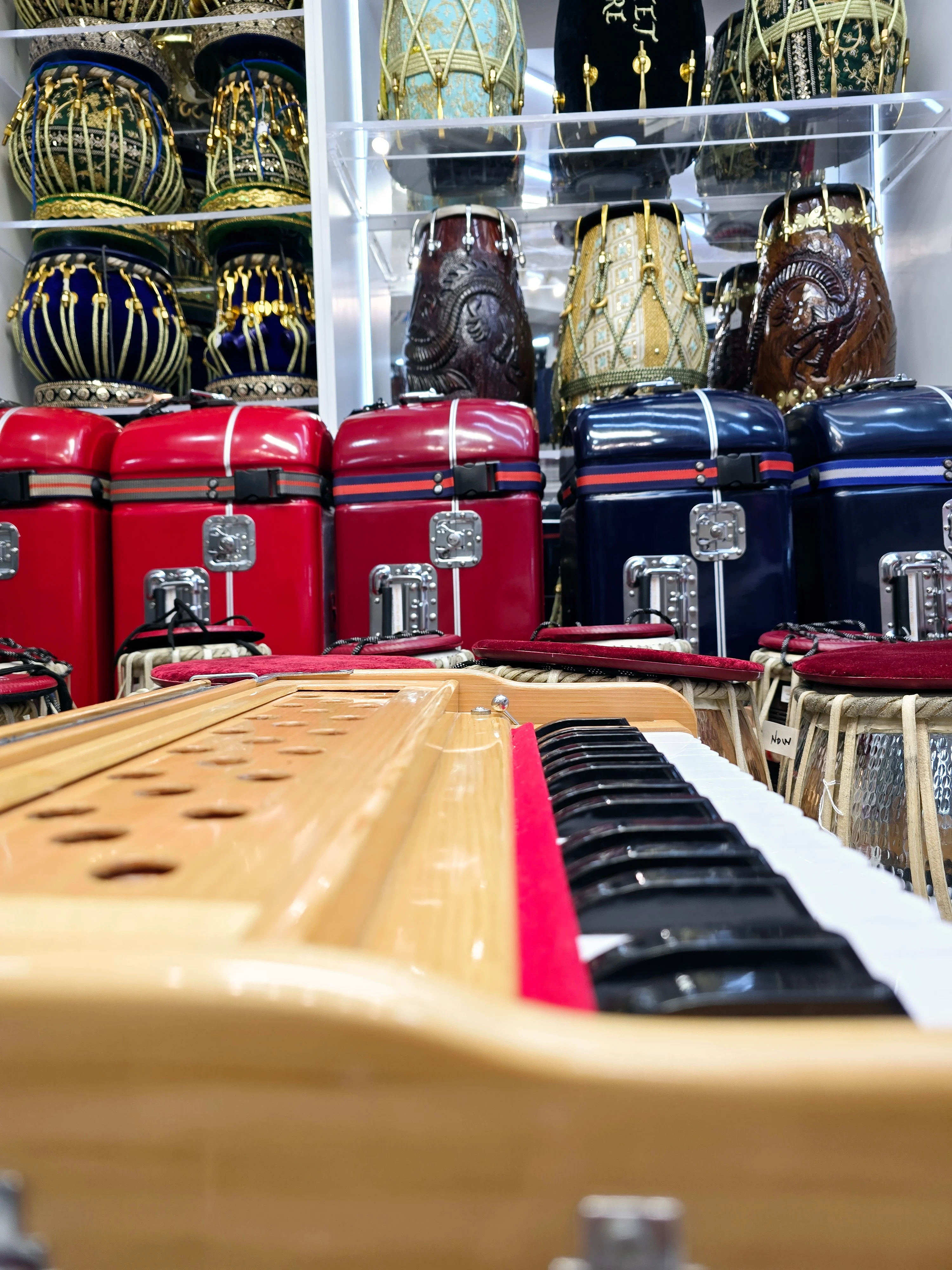 Harmony Echo: Compact Light Wood 32 Keys Semi-Pro Boxed Harmonium with Coupler (Without Stoppers) - Image 5