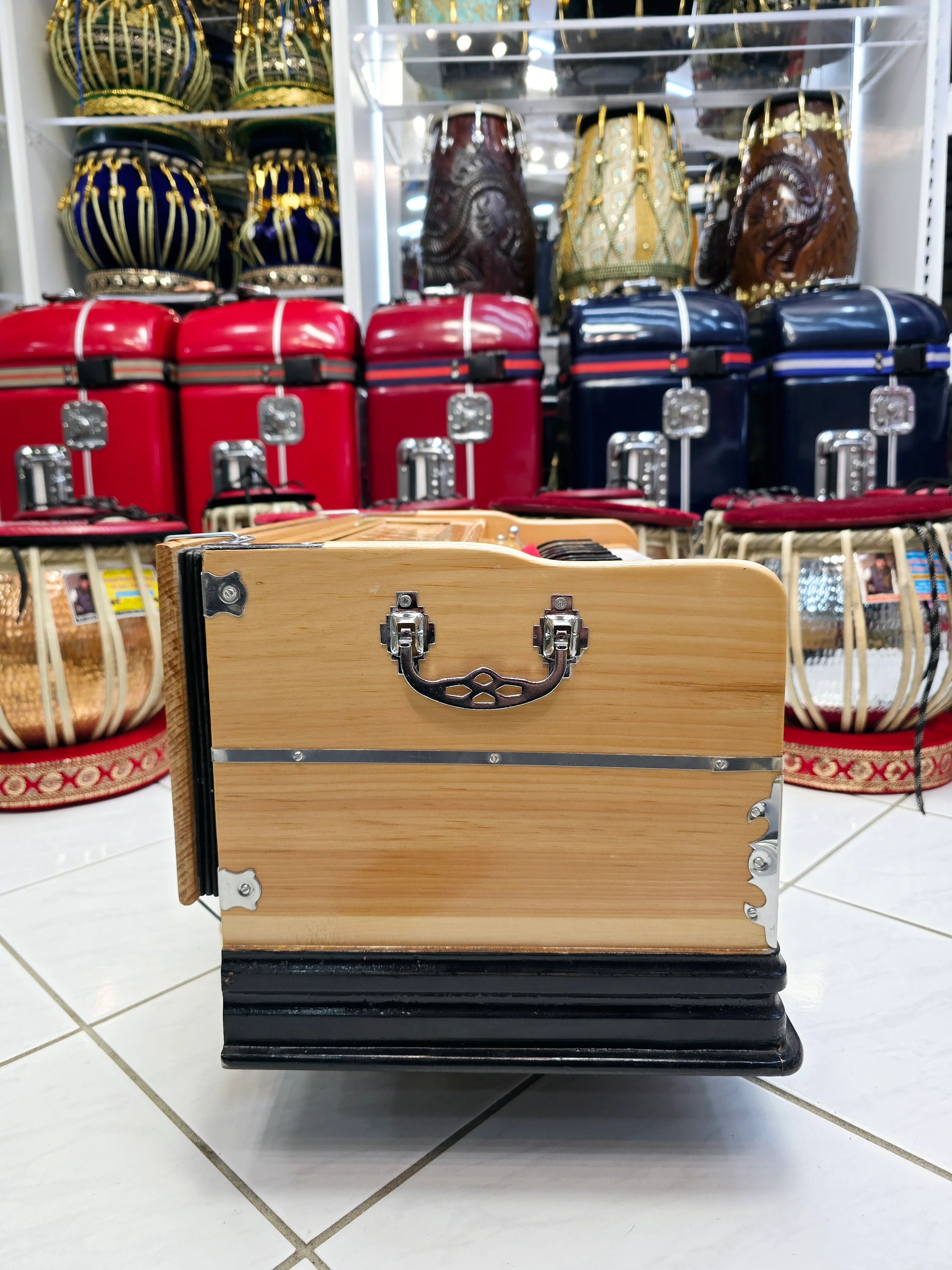 Harmony Echo: Compact Light Wood 32 Keys Semi-Pro Boxed Harmonium with Coupler (Without Stoppers) - Image 6