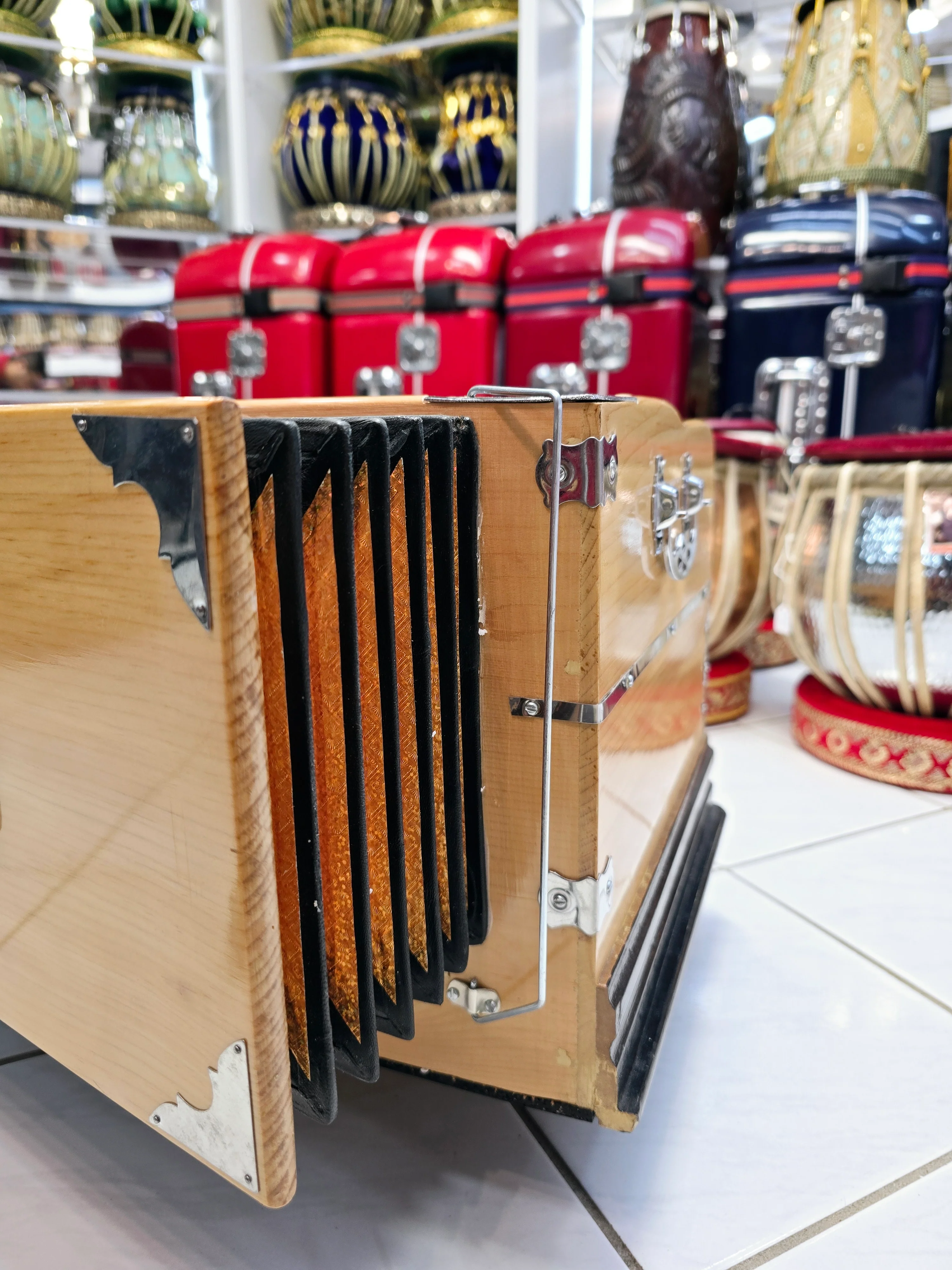 Harmony Echo: Compact Light Wood 32 Keys Semi-Pro Boxed Harmonium with Coupler (Without Stoppers) - Image 9