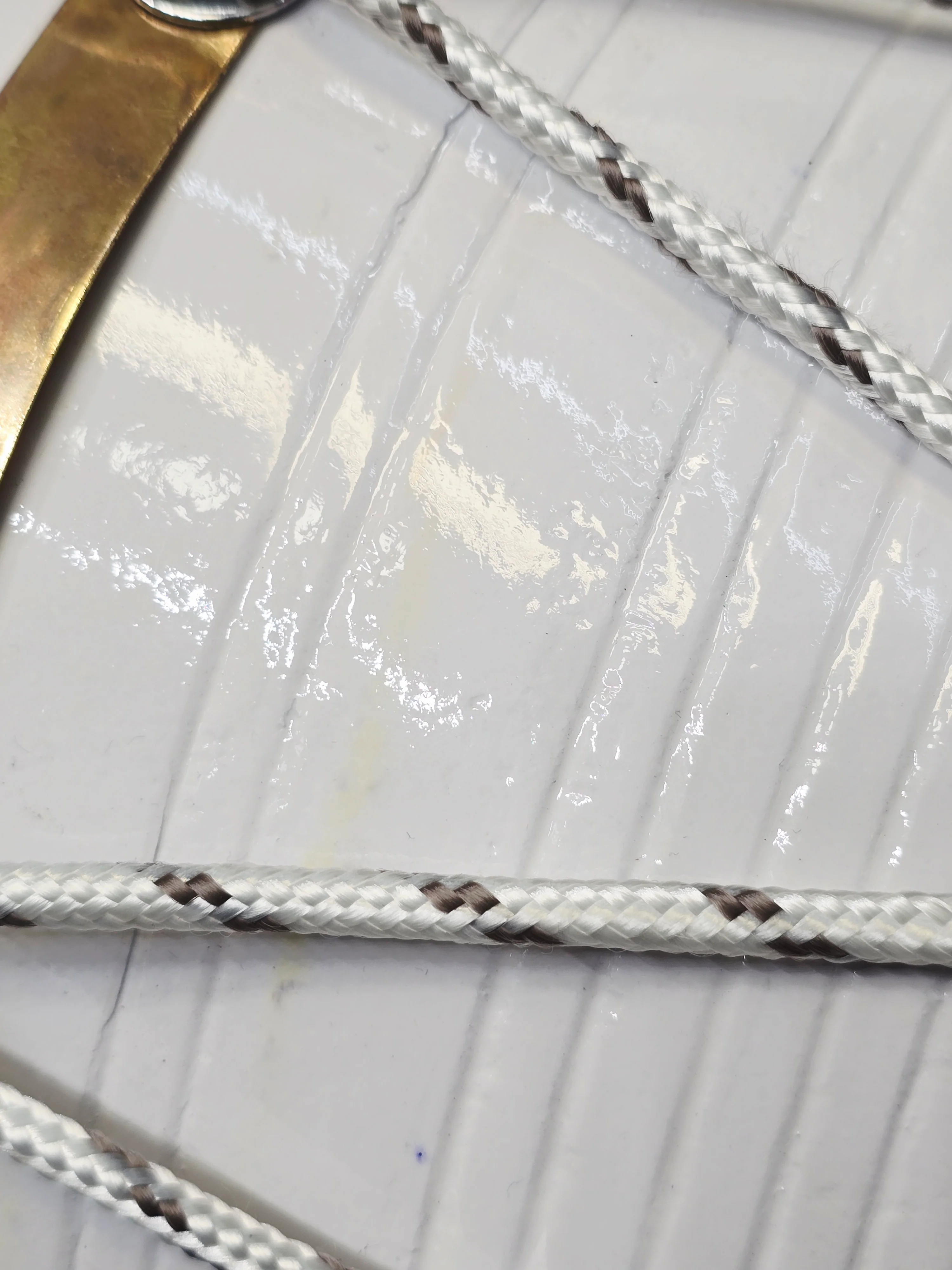 Ivory Current – West Indian Dholak
22.5″ Length | 14.4 lbs Red Sheesham | Exceptional Tone • Minor Cosmetic Blemishes - Image 7