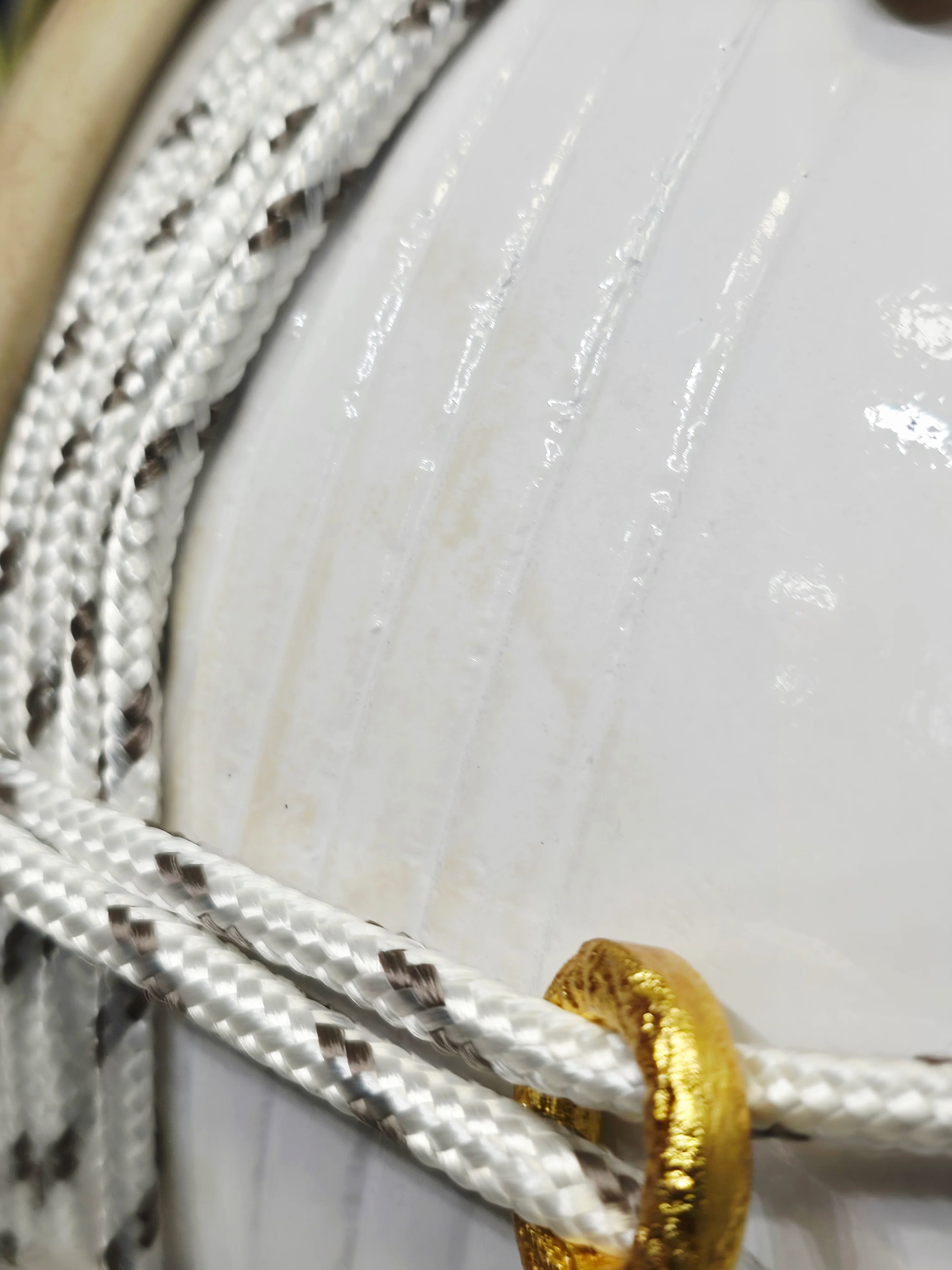 Ivory Current – West Indian Dholak
22.5″ Length | 14.4 lbs Red Sheesham | Exceptional Tone • Minor Cosmetic Blemishes - Image 8