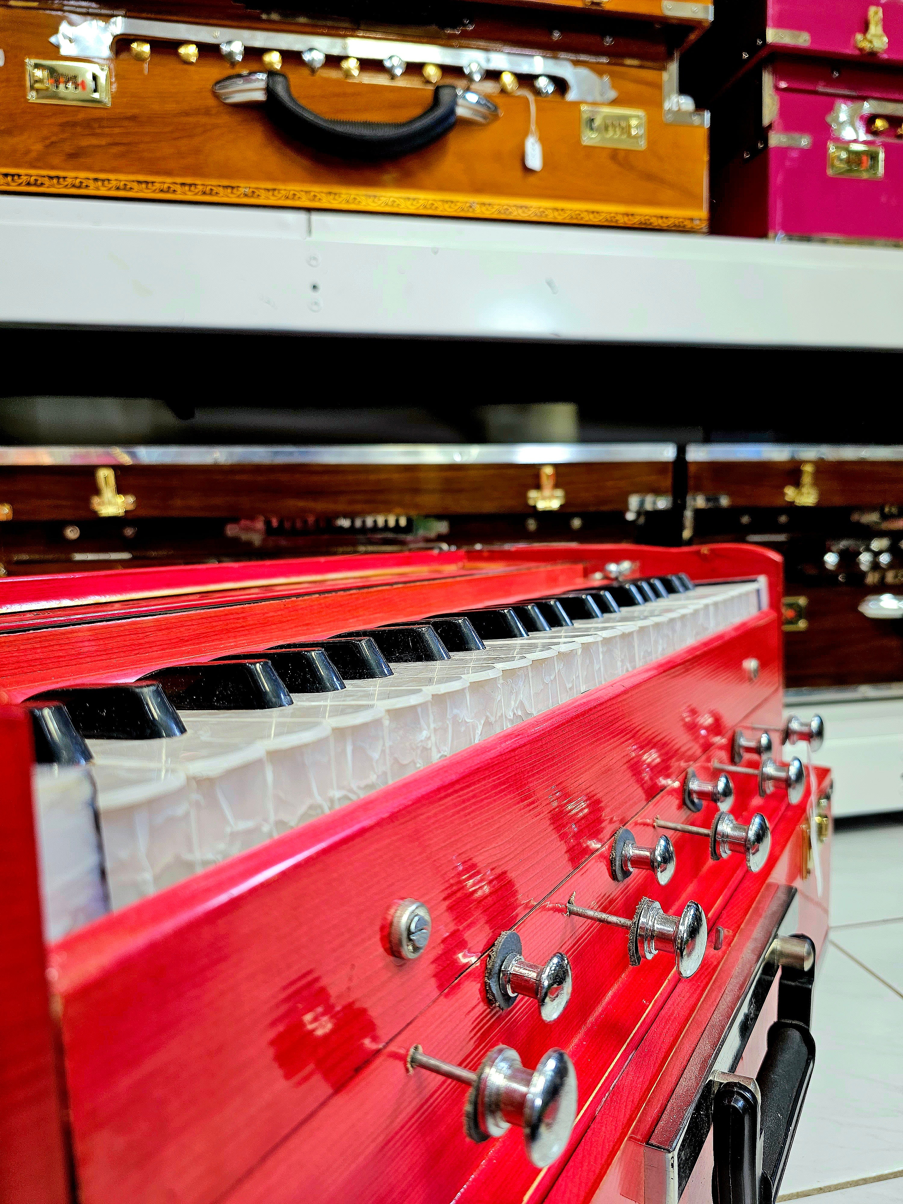 Melodic Resurgence: Refurbished Pink 2-Reed Pine Wood Traveller Harmonium (No Coupler) - Image 3