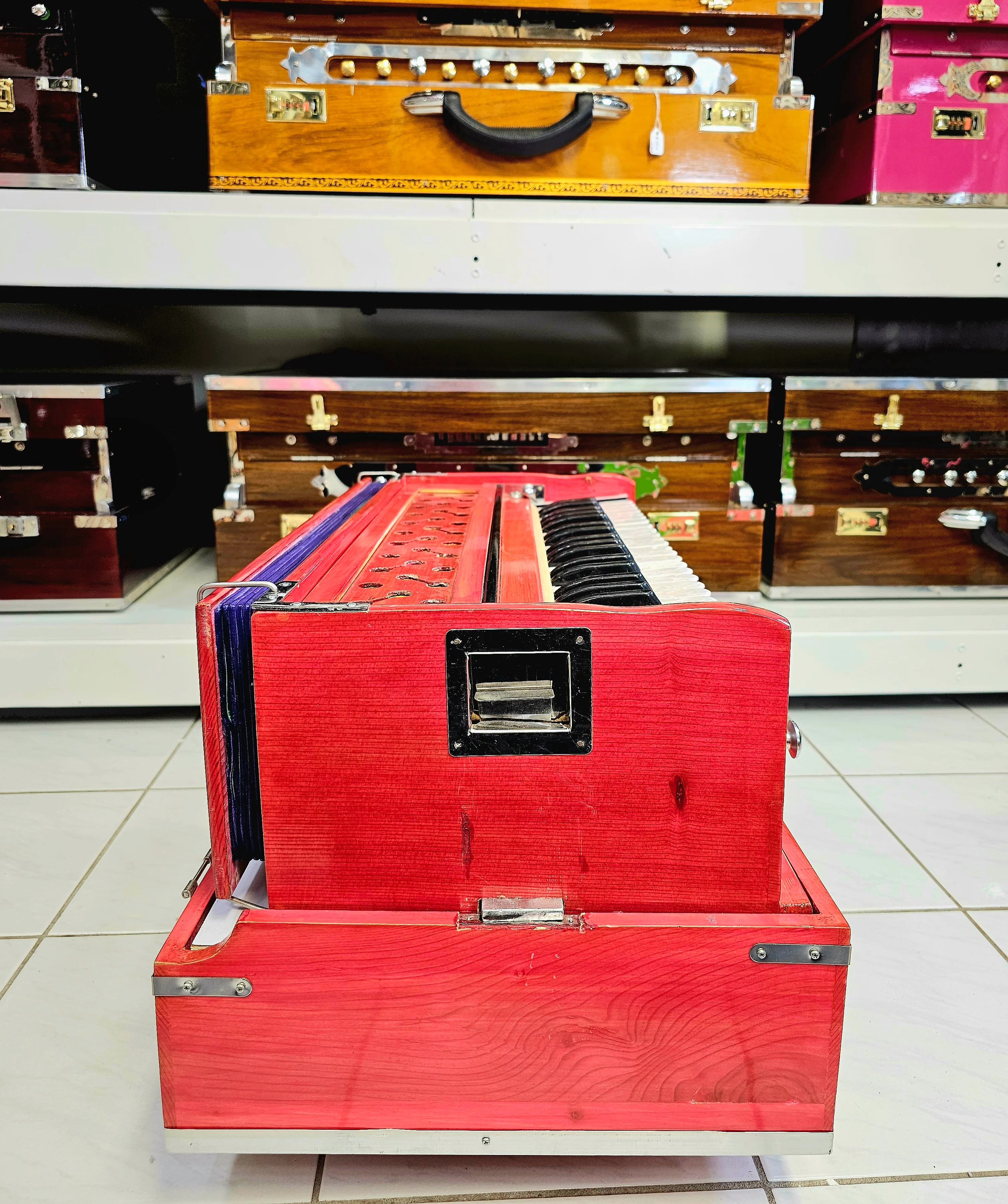 Melodic Resurgence: Refurbished Pink 2-Reed Pine Wood Traveller Harmonium (No Coupler) - Image 5