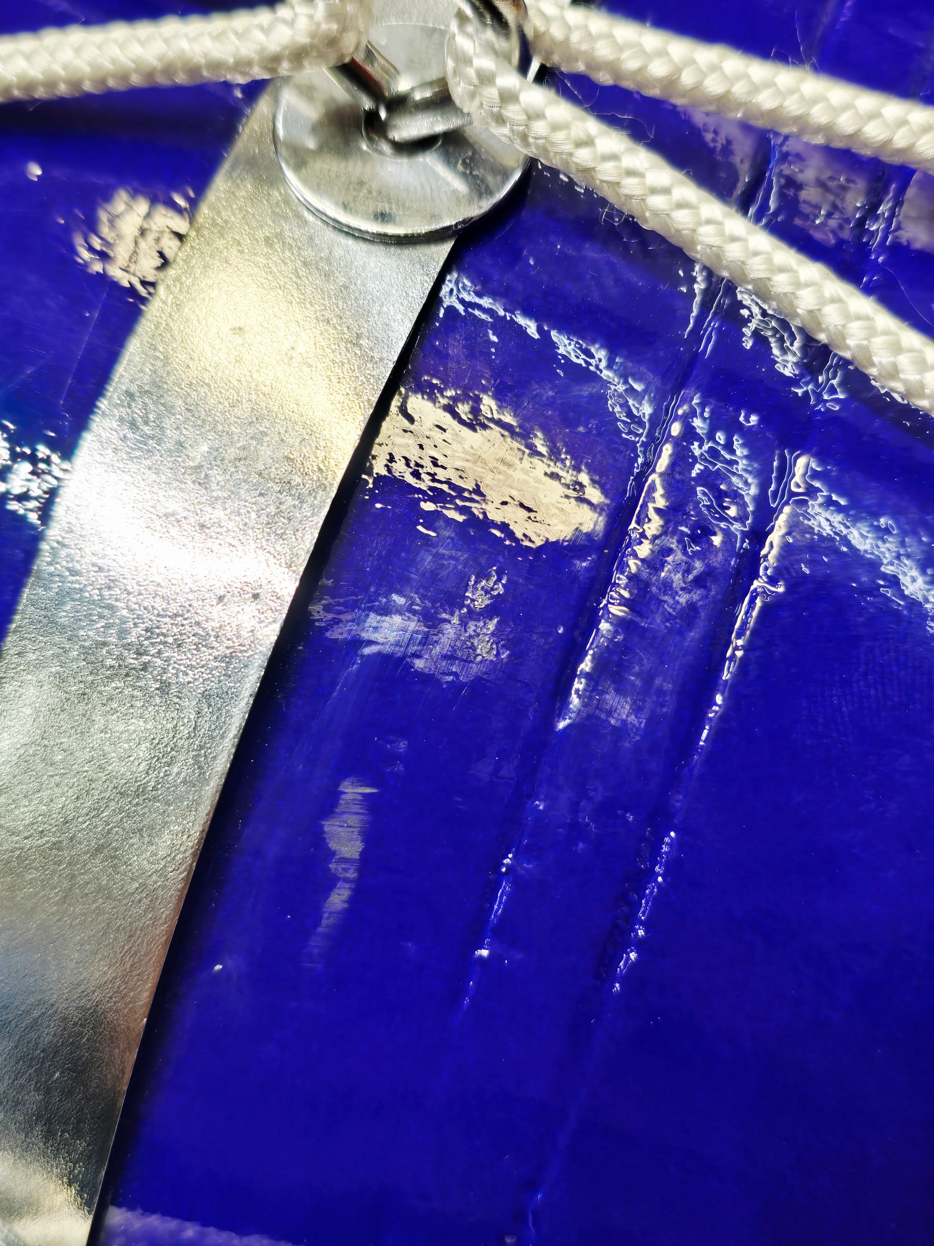 NeelVirasat West Indian Dholak
23" Long | 13.6 lbs Solid Red Sheesham | Gloss Blue Finish - Image 7