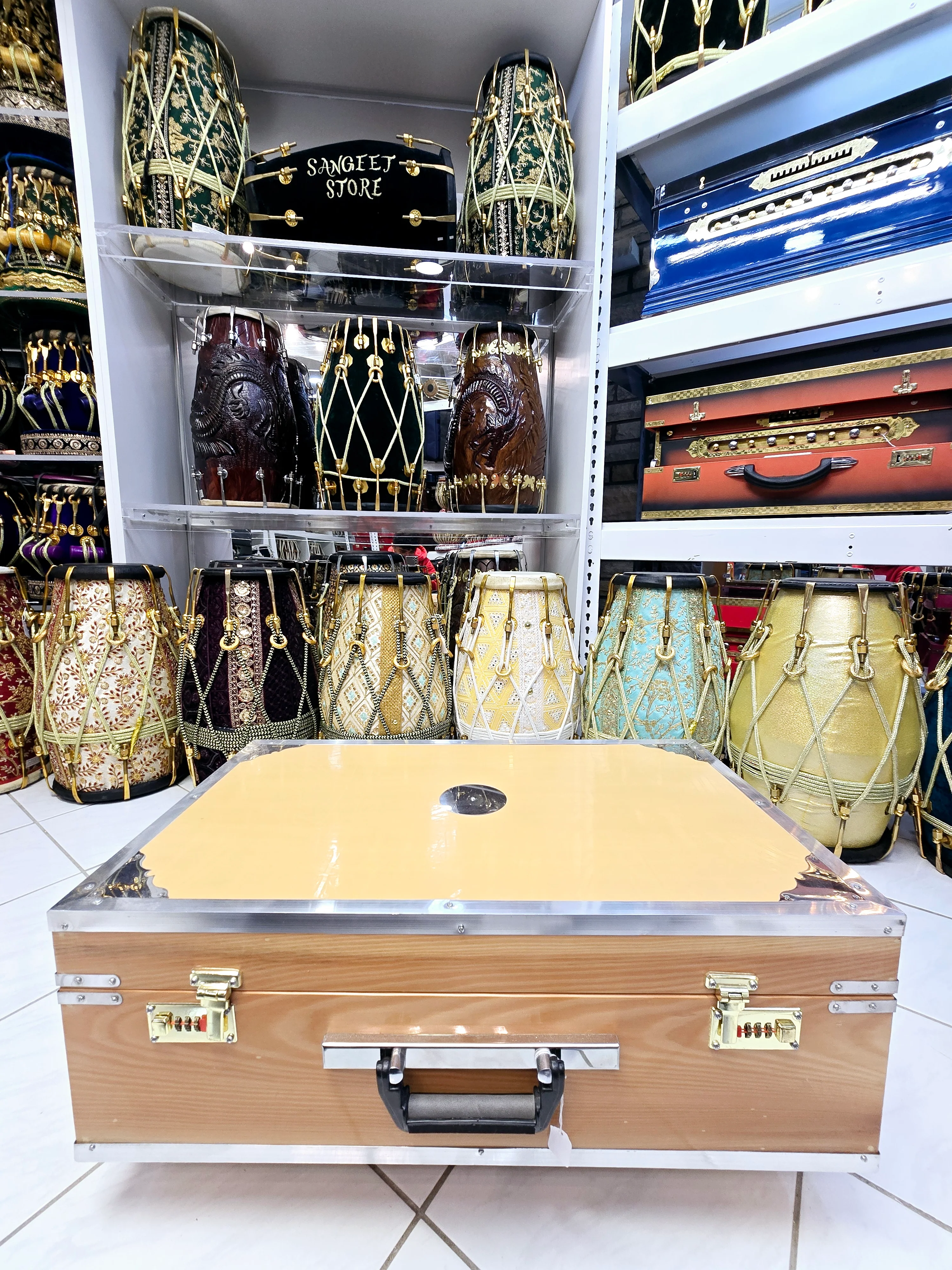 Oak Avanti 42-Key Traveller Harmonium – 2 Reeds, Coupler (Professional) - Image 14