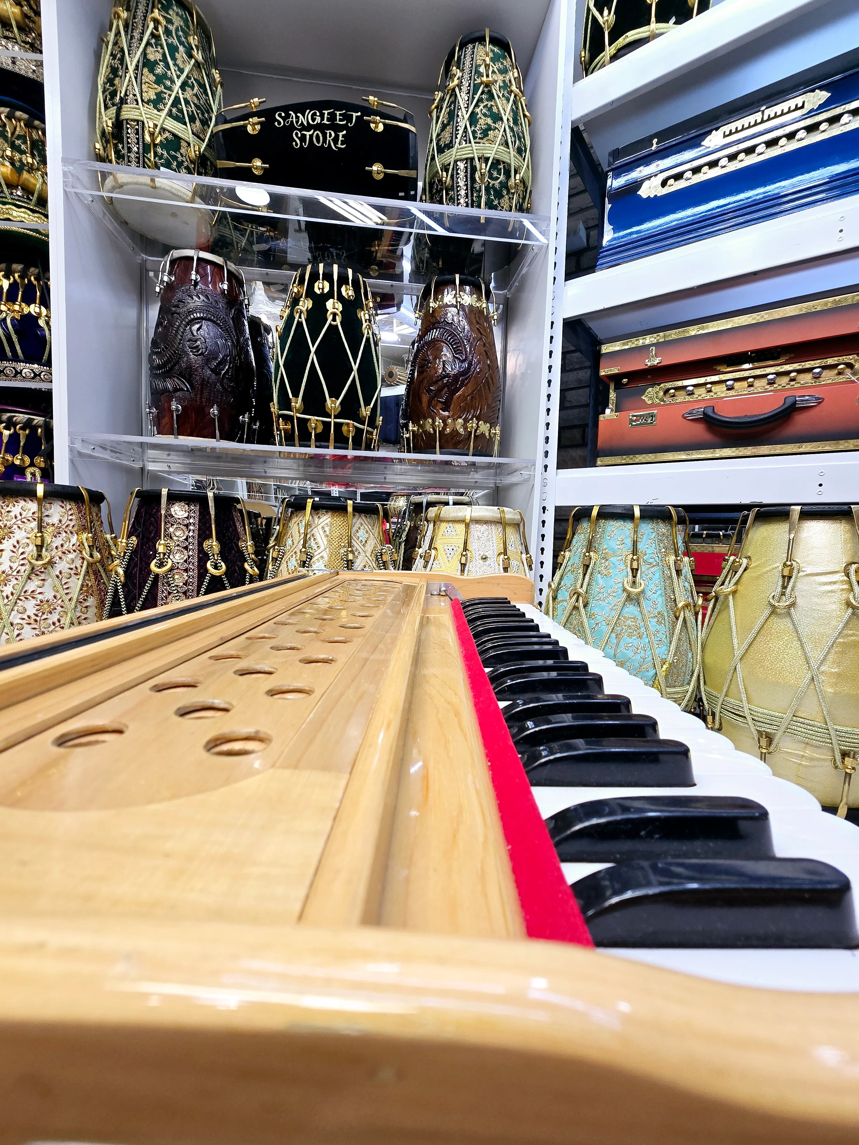 Oak Avanti 42-Key Traveller Harmonium – 2 Reeds, Coupler (Professional) - Image 4