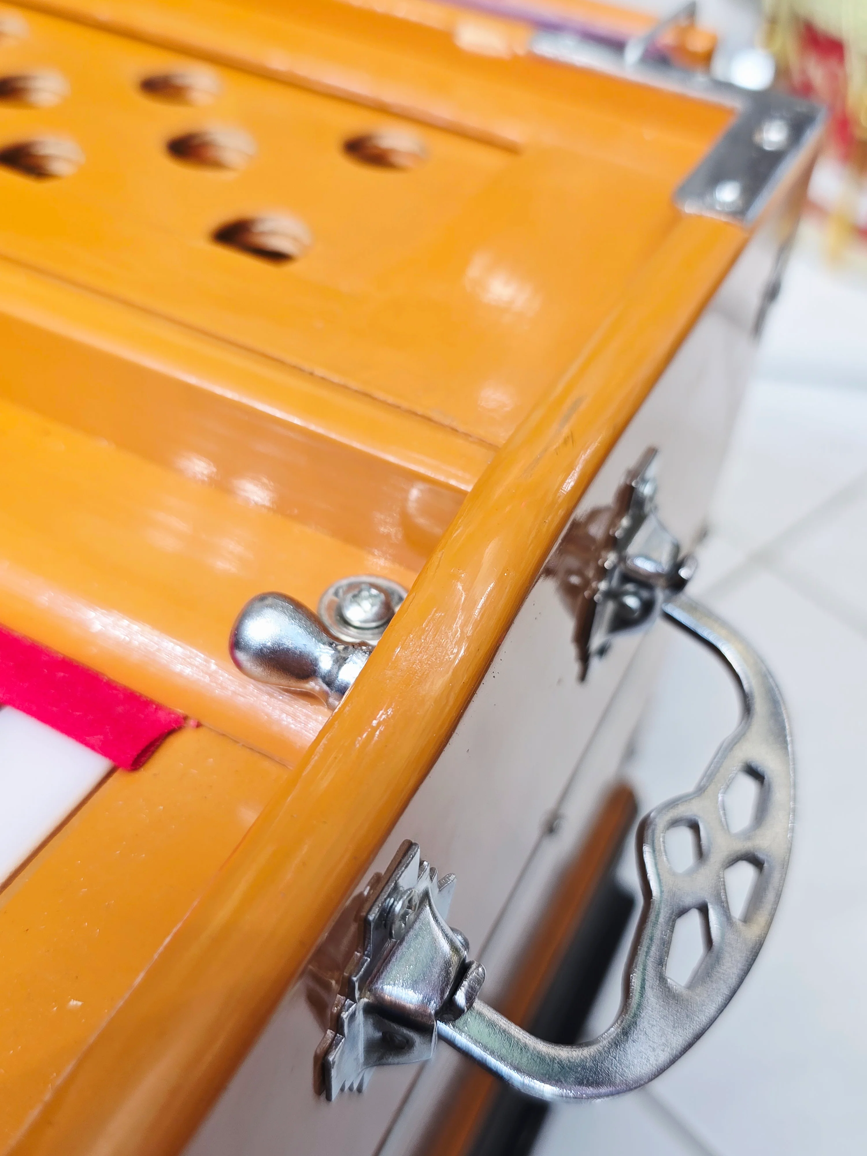 Saffron Symphony: Compact Orange 32 Key Semi-Pro Boxed Harmonium with Coupler (Without Stoppers) *Very Minor Cosmetic Blemishes - Image 11