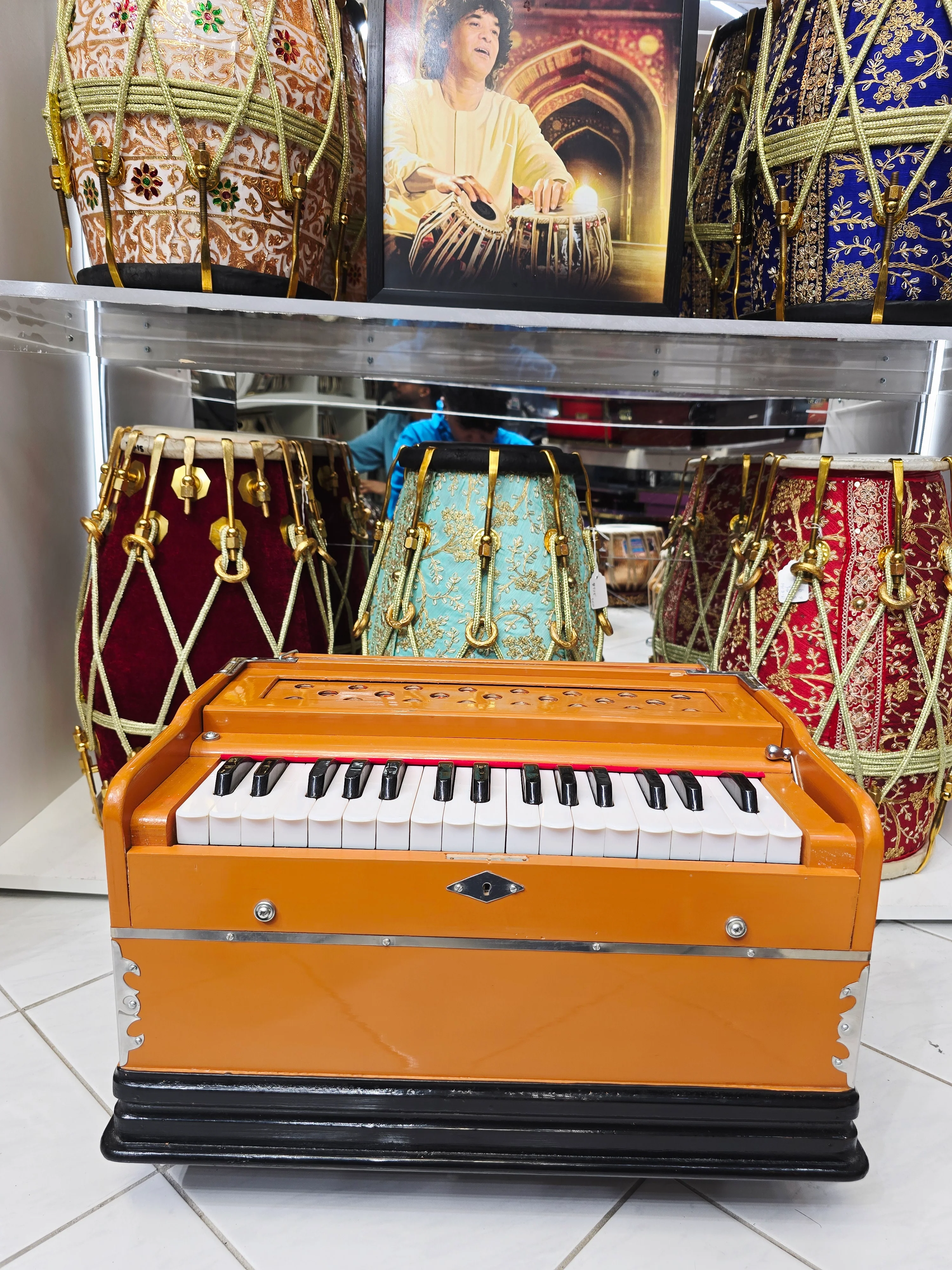 Saffron Symphony: Compact Orange 32 Key Semi-Pro Boxed Harmonium with Coupler (Without Stoppers) *Very Minor Cosmetic Blemishes - Image 3