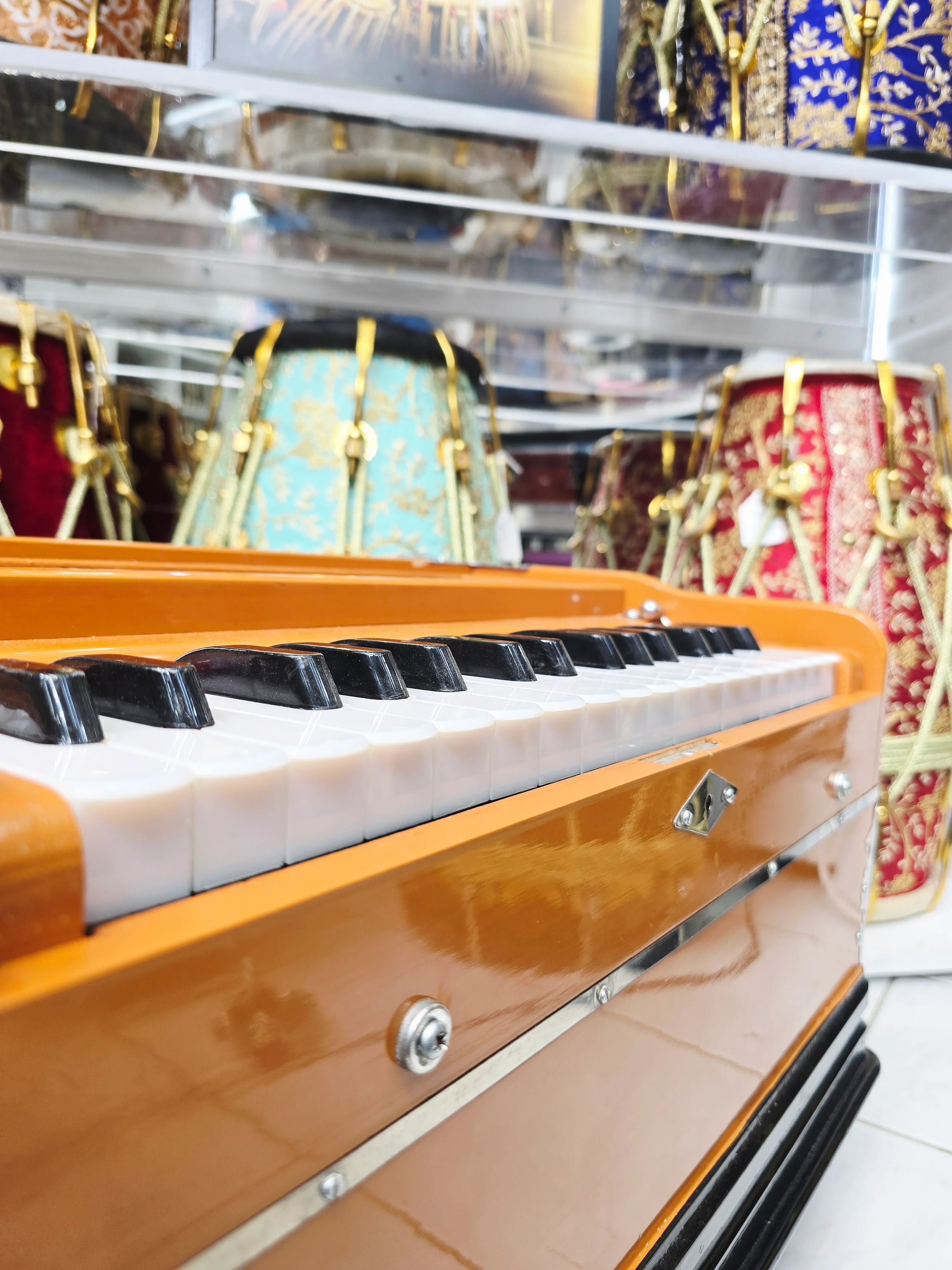 Saffron Symphony: Compact Orange 32 Key Semi-Pro Boxed Harmonium with Coupler (Without Stoppers) *Very Minor Cosmetic Blemishes - Image 4