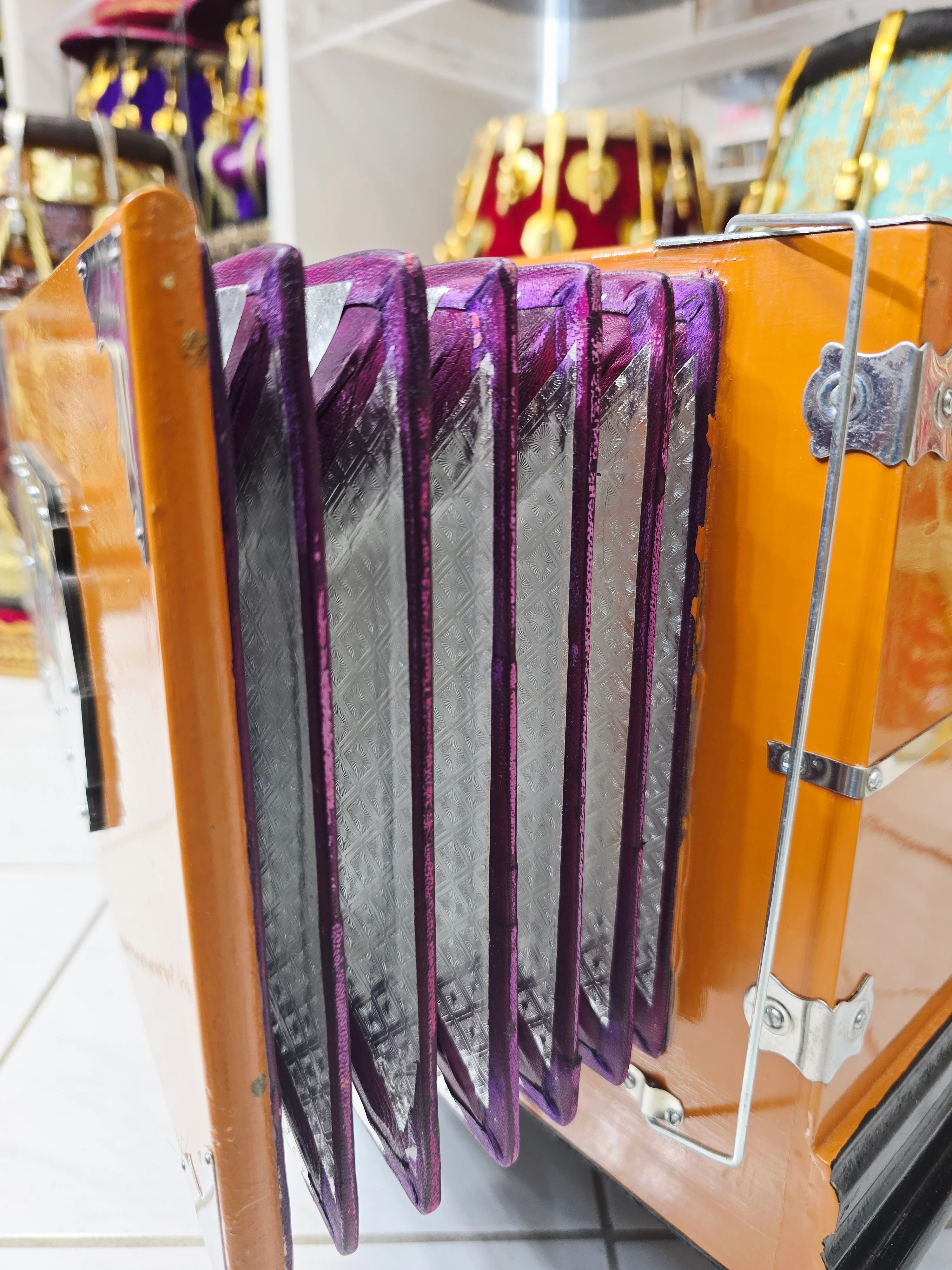 Saffron Symphony: Compact Orange 32 Key Semi-Pro Boxed Harmonium with Coupler (Without Stoppers) *Very Minor Cosmetic Blemishes - Image 8