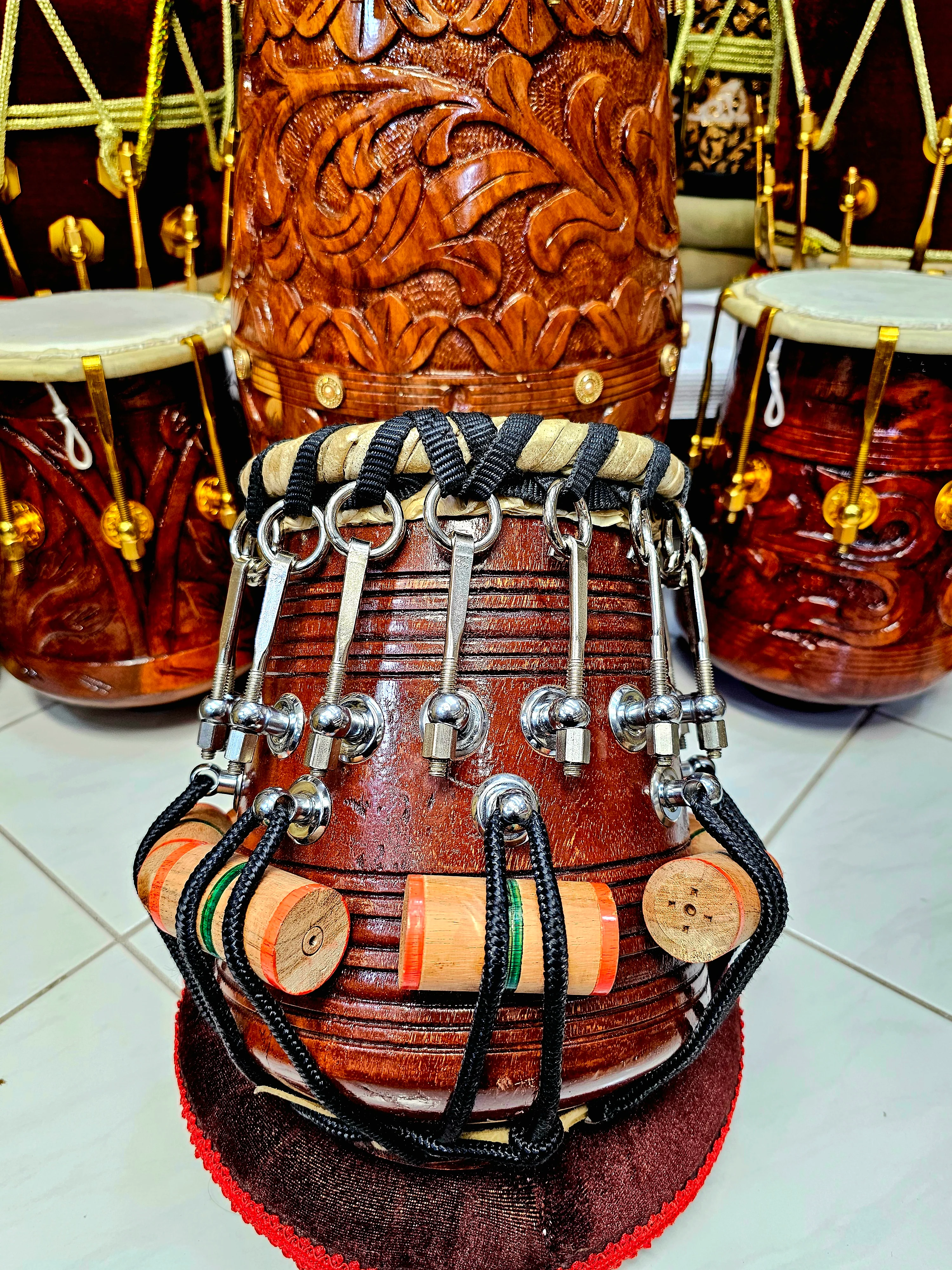 Scarlet Reverie: 6" A/A#/B Red Sheesham Bolted Dayan *Slight Metallic Ringing Overtones* - Image 4