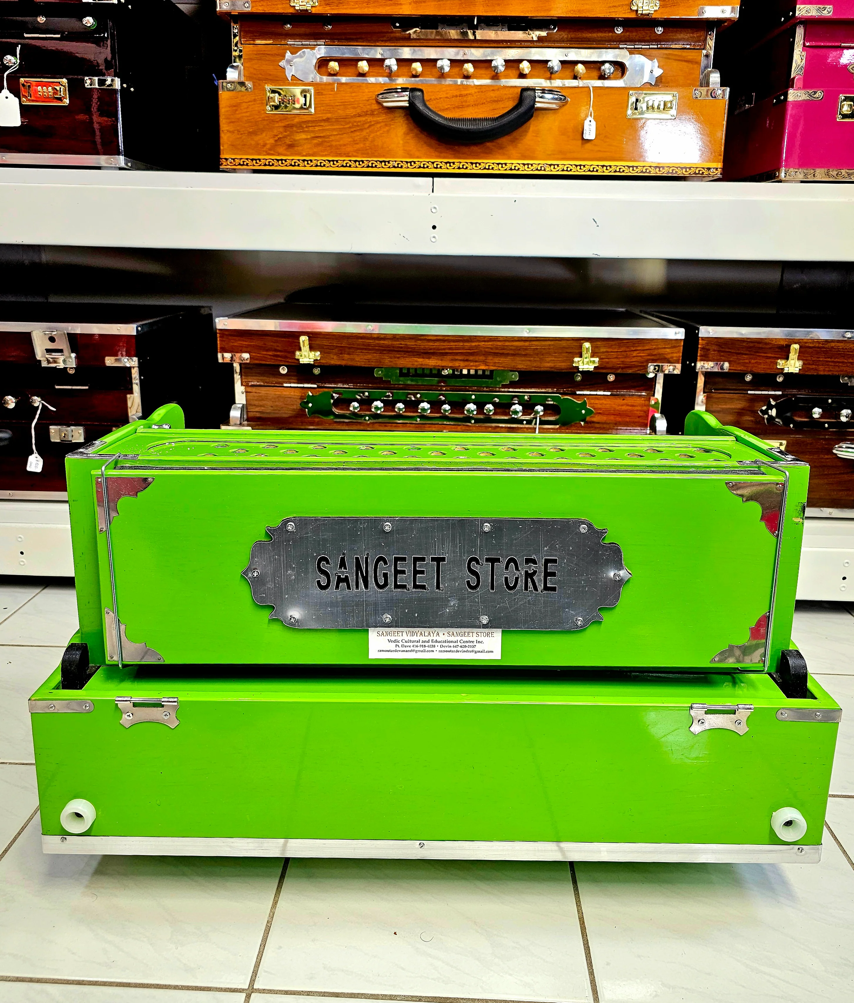 Serenade in Green: 2-Reed Pine Wood Traveller Akaal Harmonium - Image 7