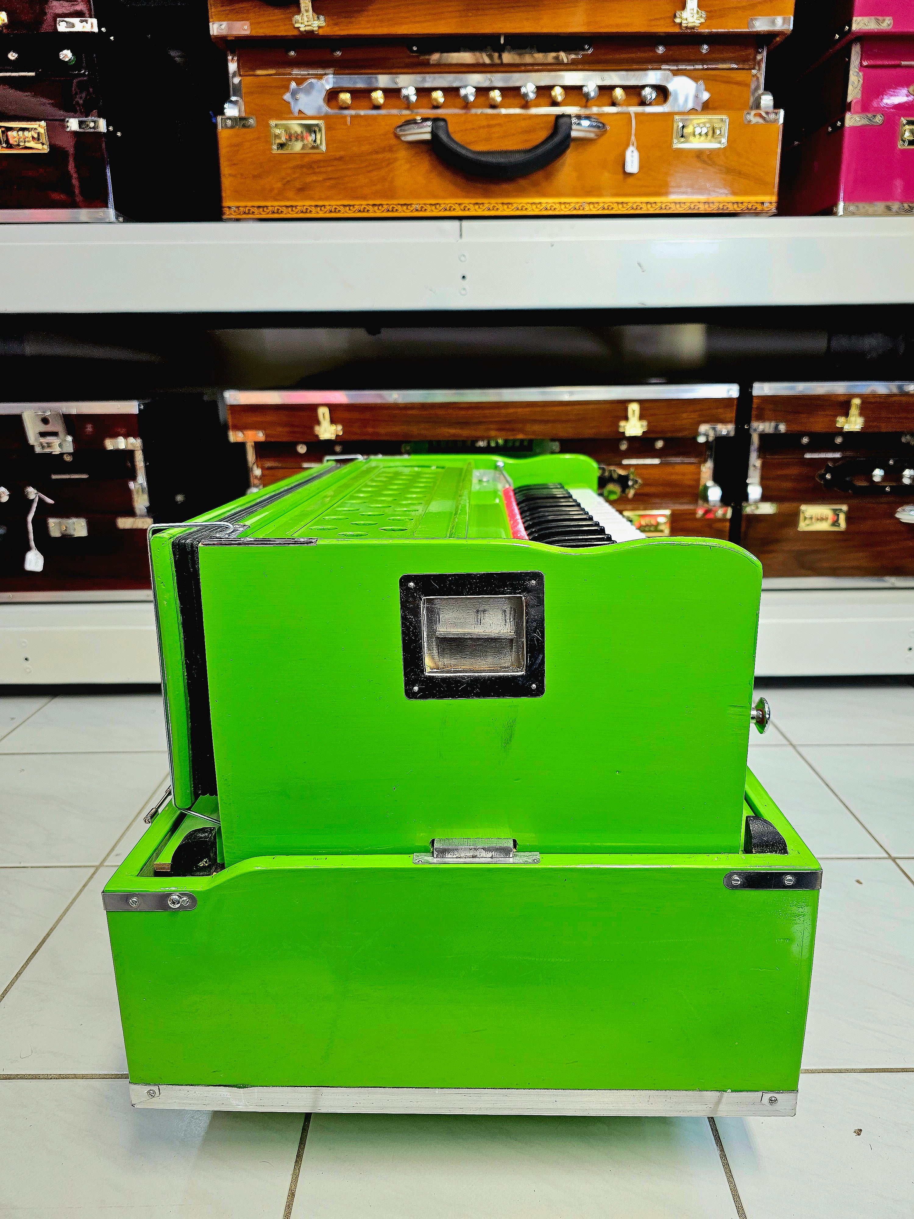 Serenade in Green: 2-Reed Pine Wood Traveller Akaal Harmonium - Image 9