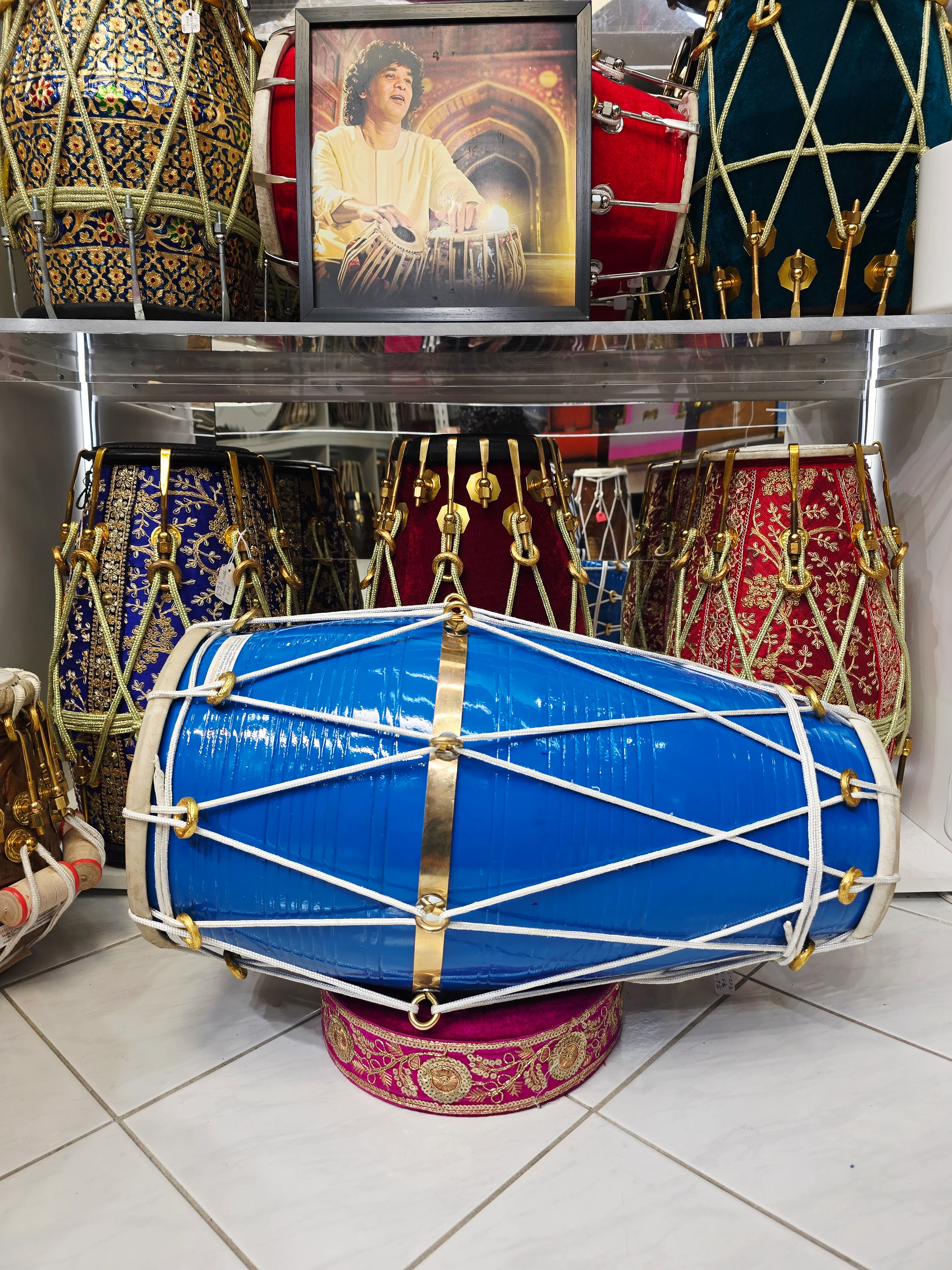 Skyforge West Indian Dholak
23.25″ Long | 18.2 lbs Solid Red Sheesham *Very Minor Cosmetic Blemishes * - Image 3