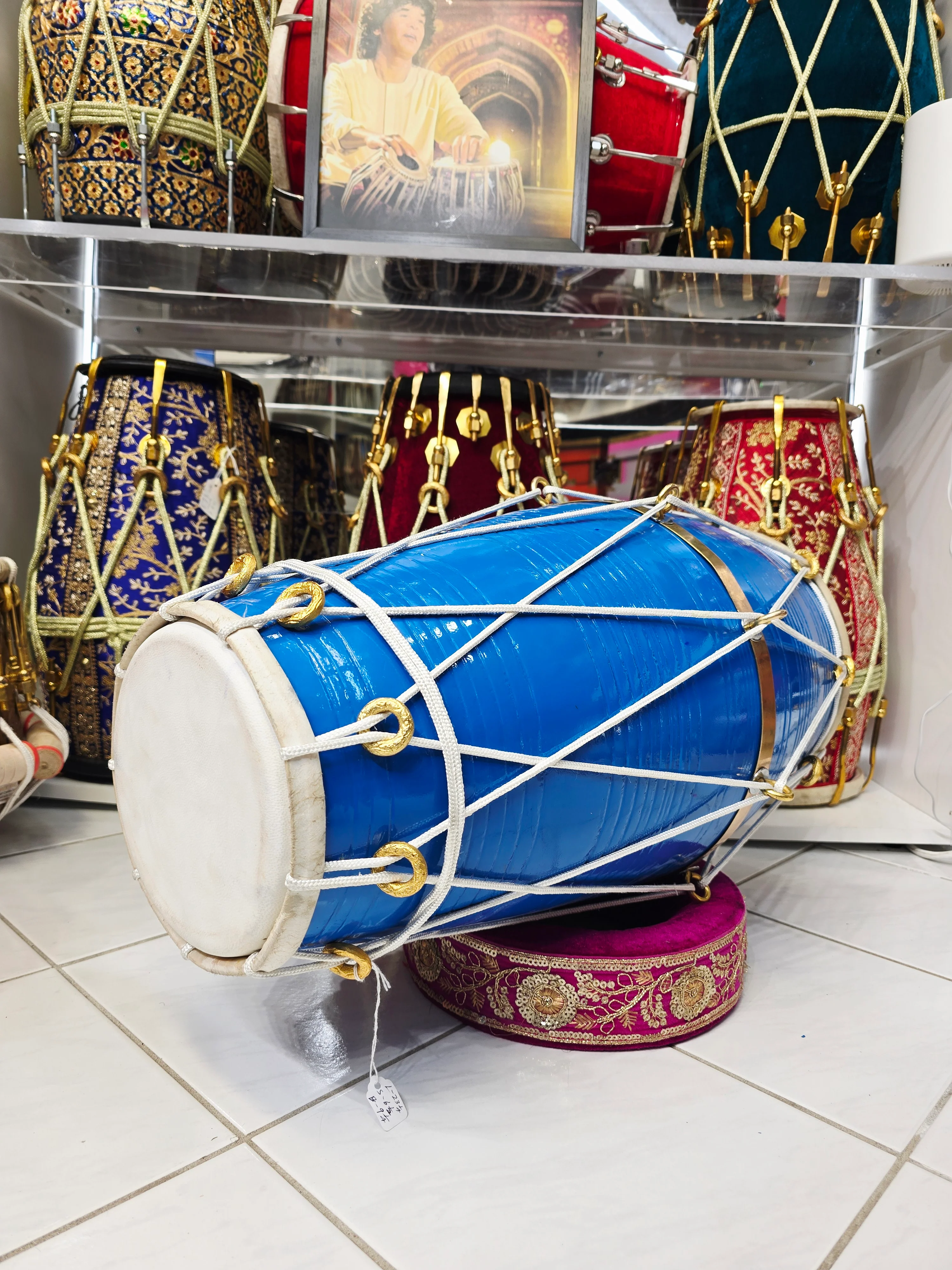 Skyforge West Indian Dholak
23.25″ Long | 18.2 lbs Solid Red Sheesham *Very Minor Cosmetic Blemishes * - Image 5