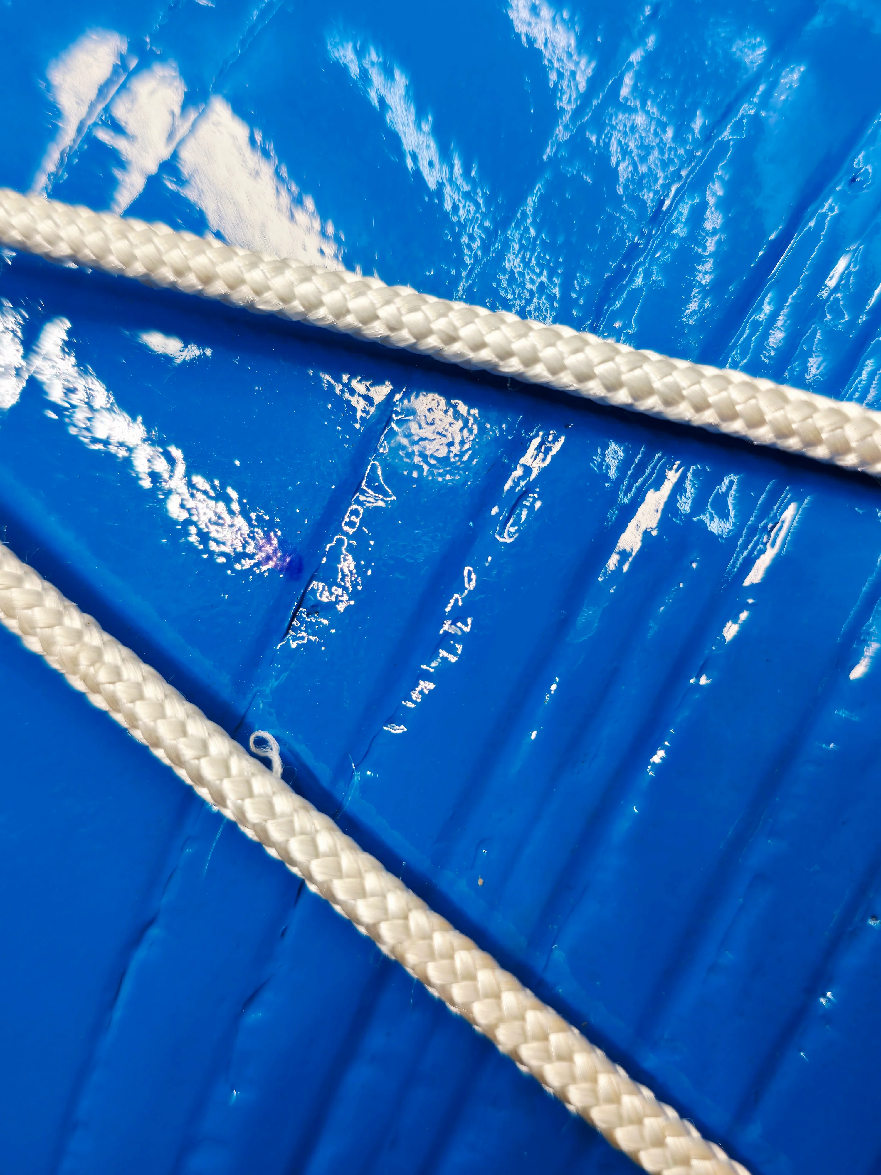 Skyforge West Indian Dholak
23.25″ Long | 18.2 lbs Solid Red Sheesham *Very Minor Cosmetic Blemishes * - Image 8