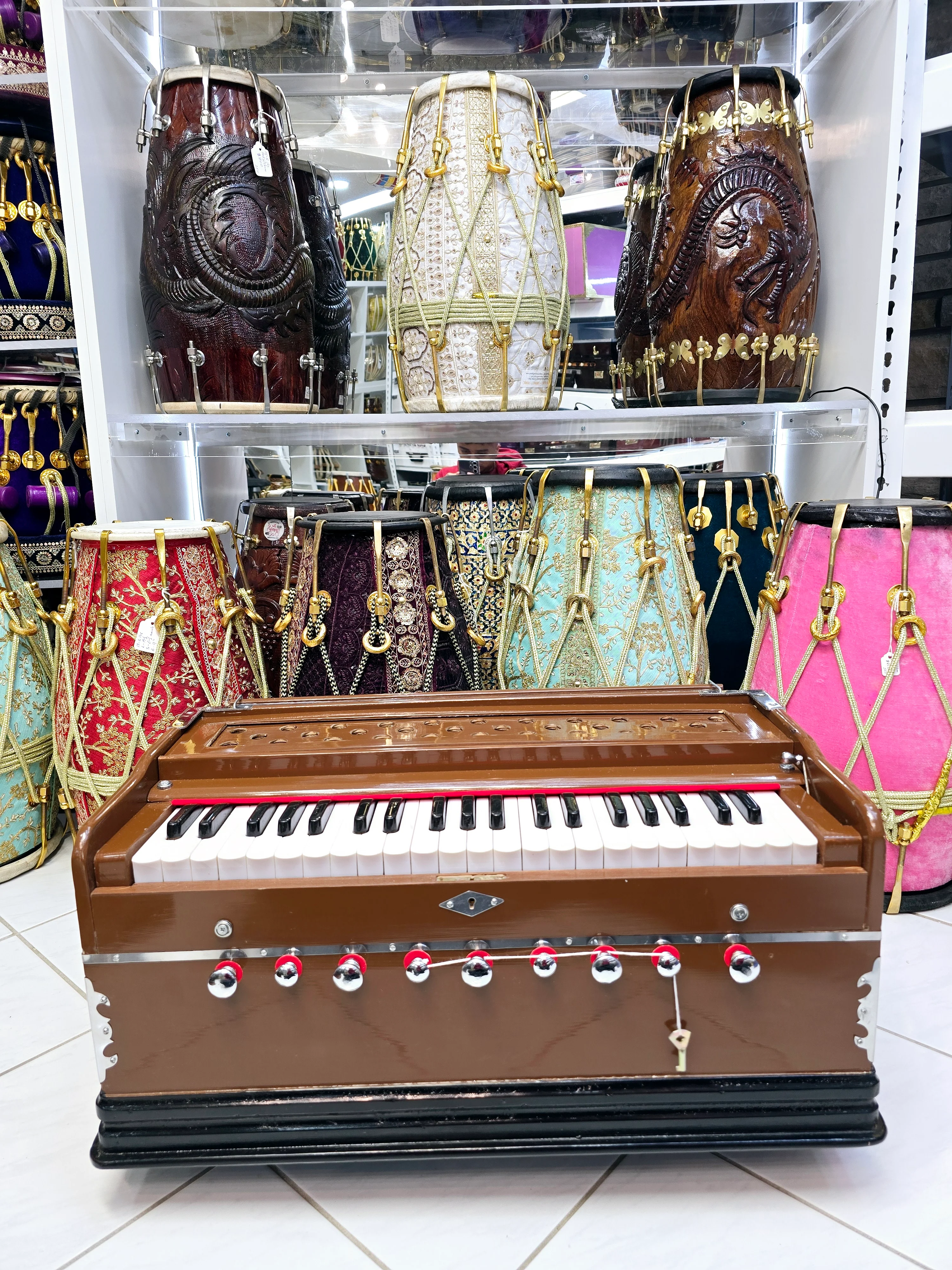 Symphonic Master 42-Key Professional Harmonium with Right-Hand Coupler, Jas Reeds & Teak Wood Interior – Brown Boxed, 2 Reed *Minor Cosmetic Defects - Image 3