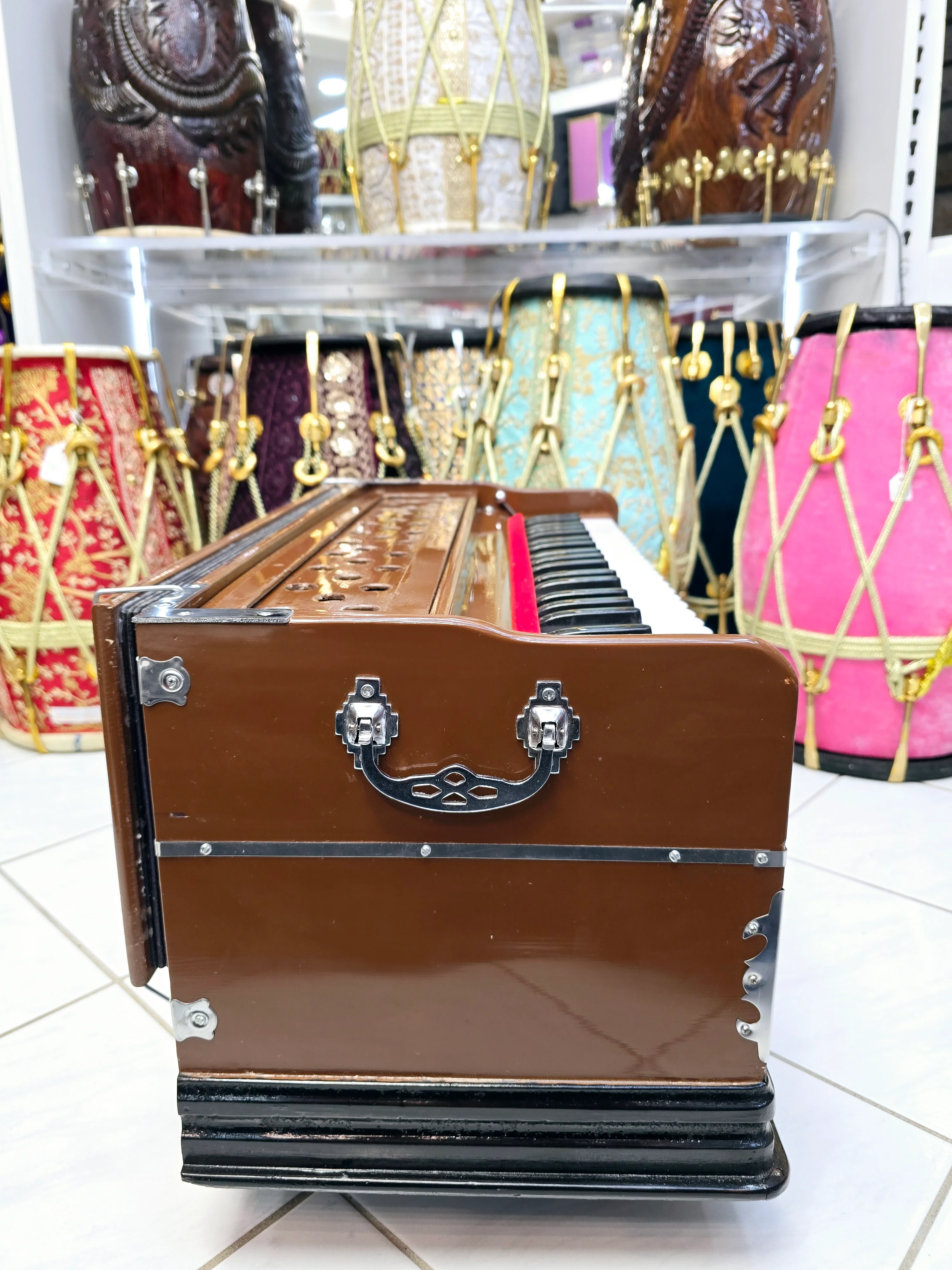 Symphonic Master 42-Key Professional Harmonium with Right-Hand Coupler, Jas Reeds & Teak Wood Interior – Brown Boxed, 2 Reed *Minor Cosmetic Defects - Image 4