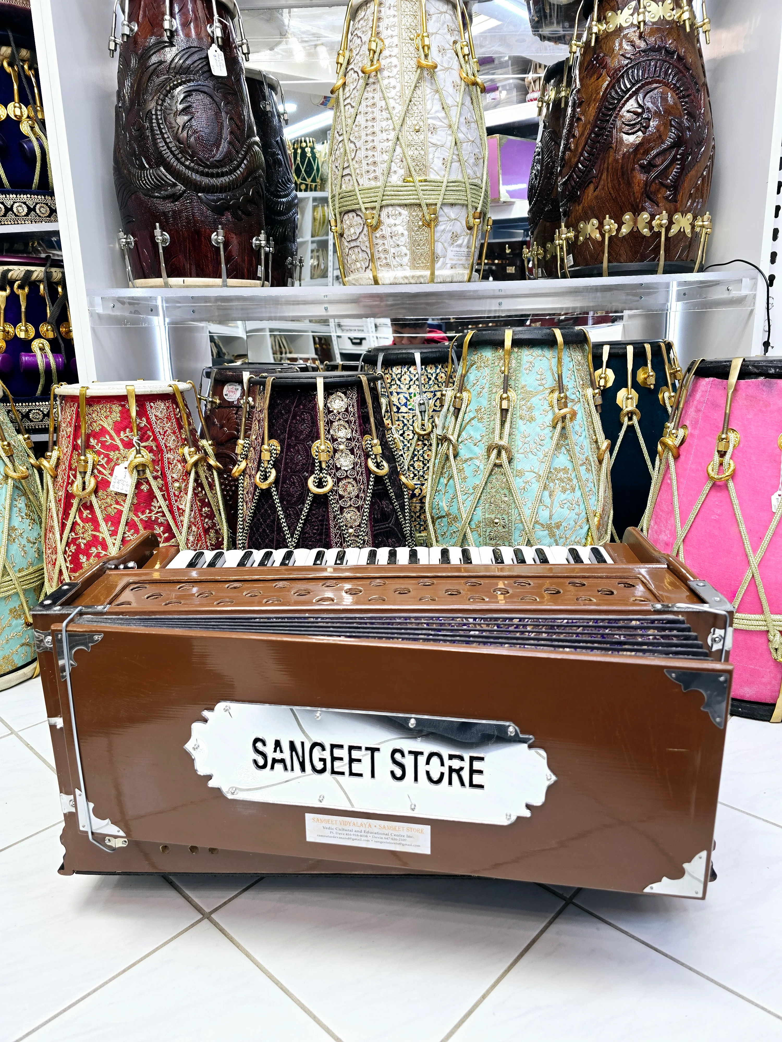 Symphonic Master 42-Key Professional Harmonium with Right-Hand Coupler, Jas Reeds & Teak Wood Interior – Brown Boxed, 2 Reed *Minor Cosmetic Defects - Image 7