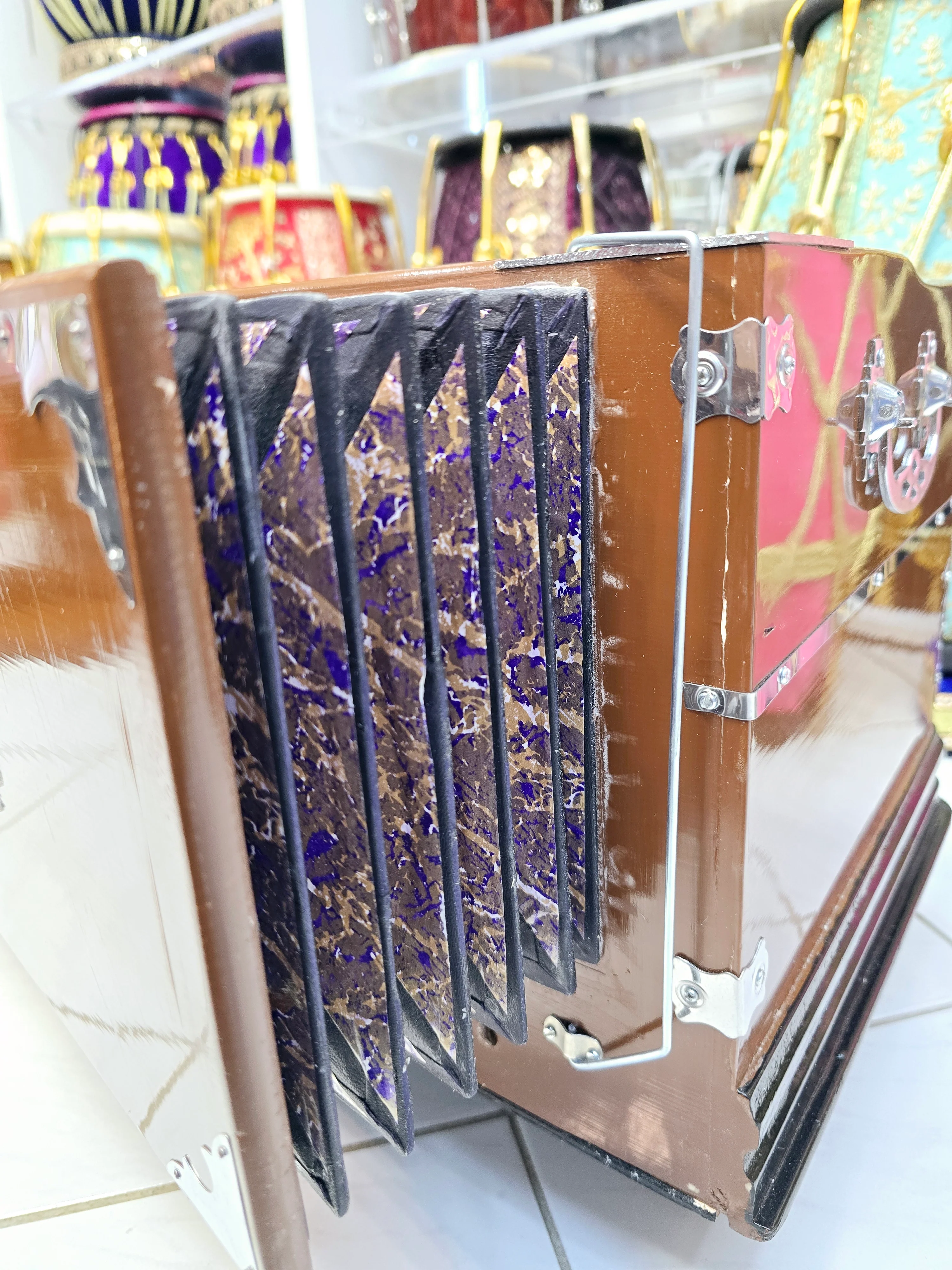 Symphonic Master 42-Key Professional Harmonium with Right-Hand Coupler, Jas Reeds & Teak Wood Interior – Brown Boxed, 2 Reed *Minor Cosmetic Defects - Image 8